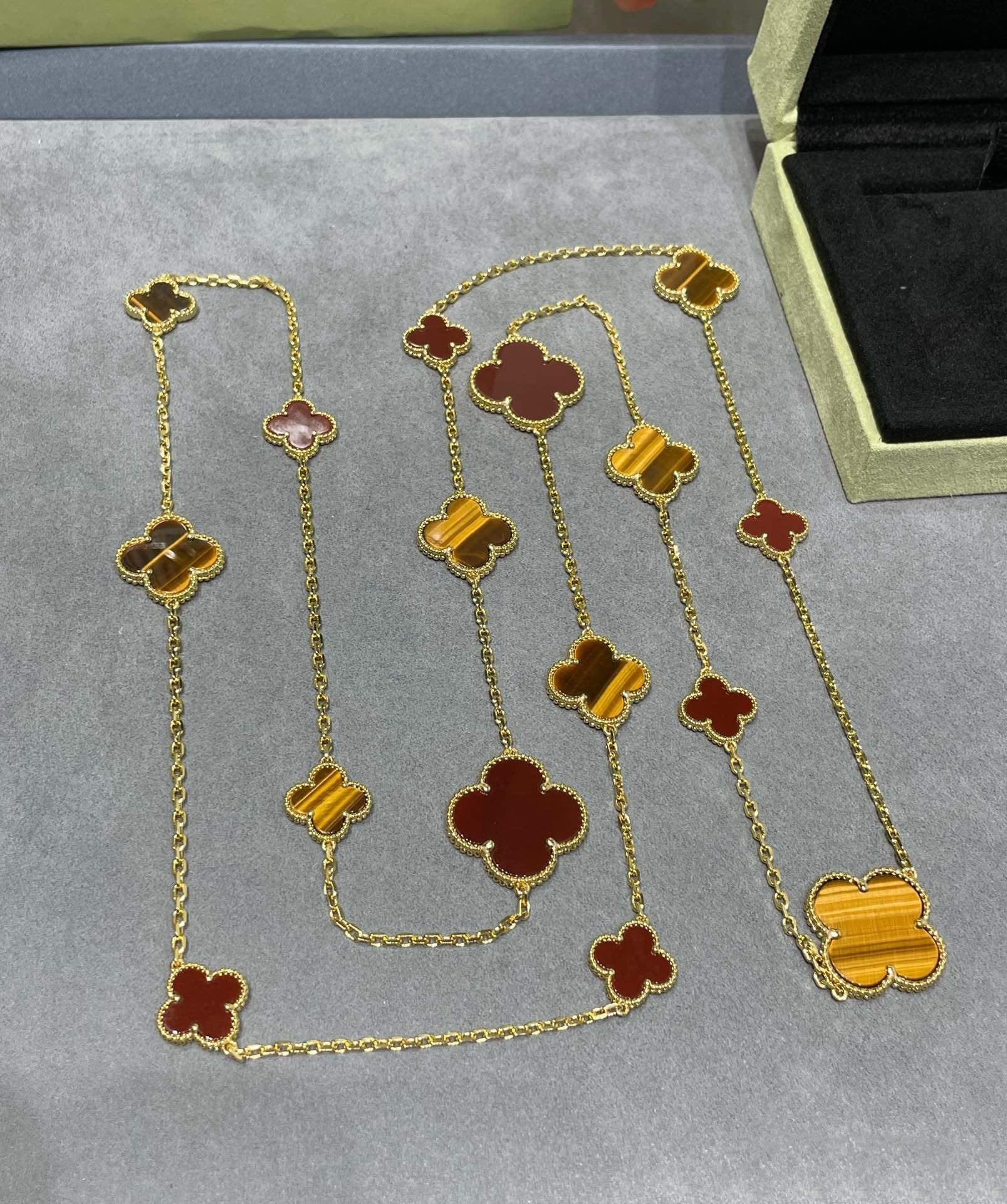 [Van Cleef & Arpels] 16 MOTIF CARNELIAN TIGER EYE ROSE GOLD NECKLACE