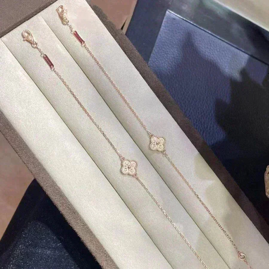 [Van Cleef & Arpels] SINGLE FLOWER BRACELET