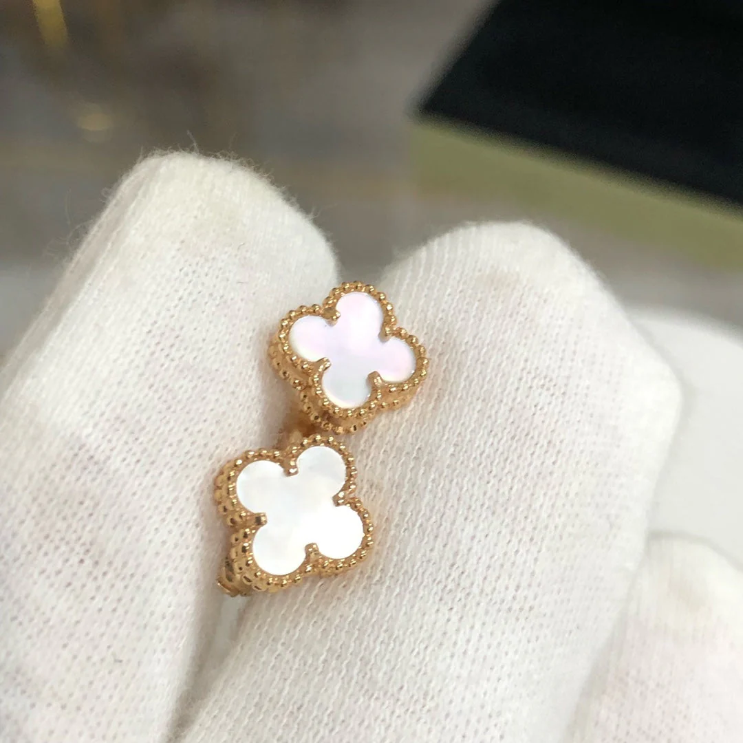 [Van Cleef & Arpels] MINI GOLD EARRINGS