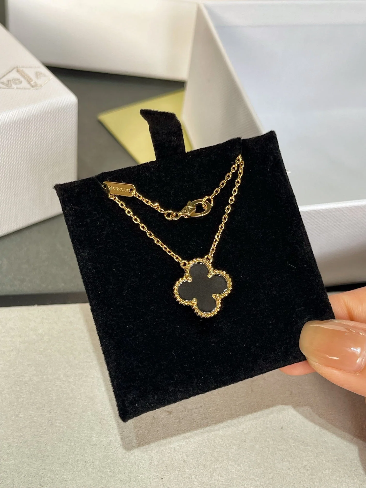 [Van Cleef & Arpels] ROCK CRYSTAL ROSE GOLD NECKLACE