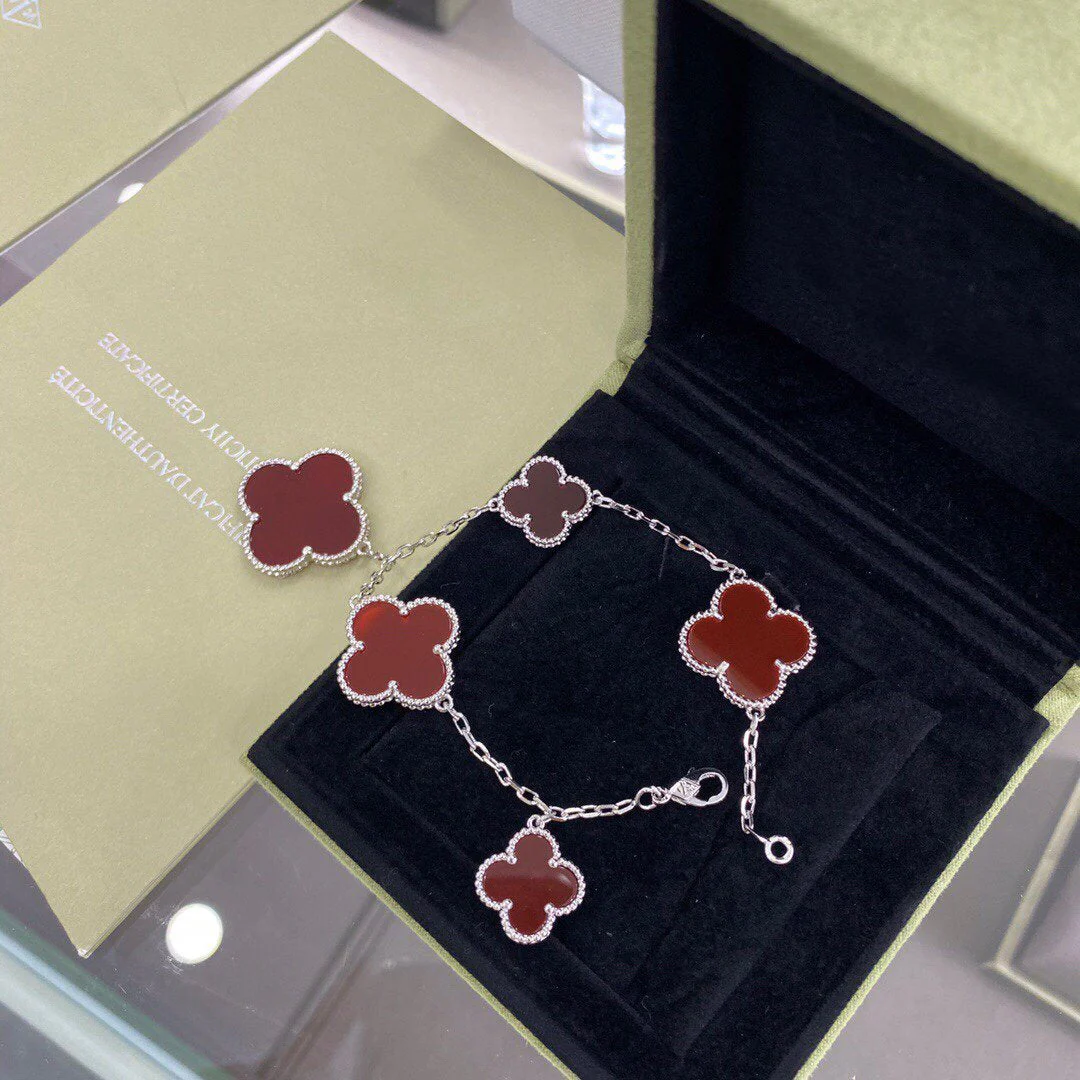 [Van Cleef & Arpels] 5 MOTIFS SIVLER CARNELIAN BRACELET