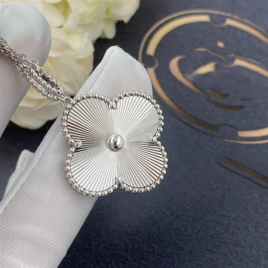 [Van Cleef & Arpels] 25MM SILVER BIG CLOVER NECKLACE
