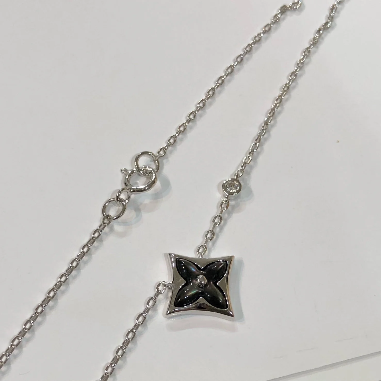 [Louis vuitton]STAR BLACK MOP NECKLACE