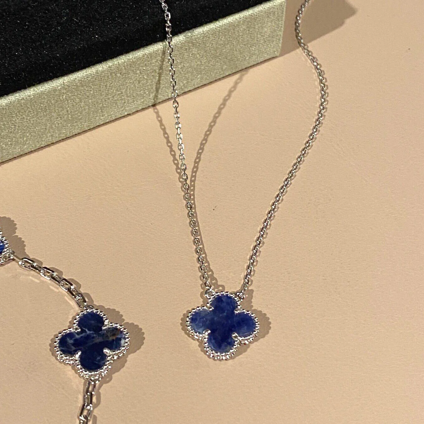 [Van Cleef & Arpels] 15MM PIETERSITE NECKLACE SILVER