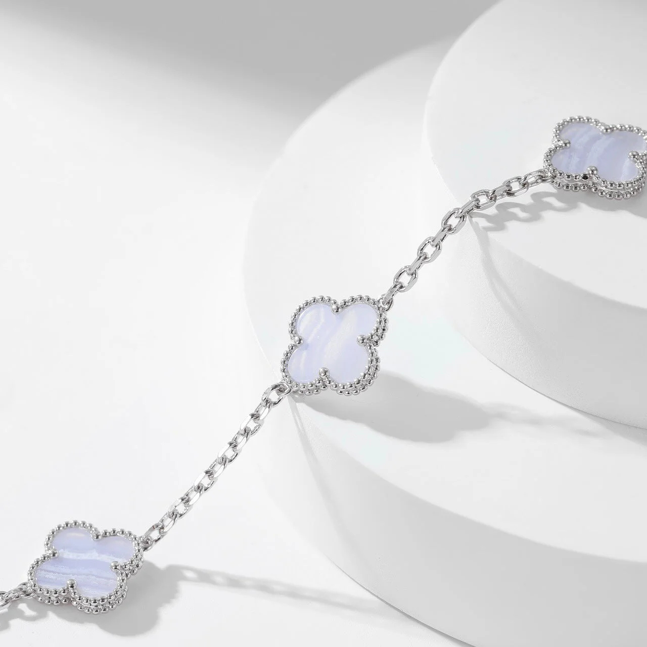 [Van Cleef & Arpels] 10 MOTIFS PURPLE CHALCEDONY NECKLACE