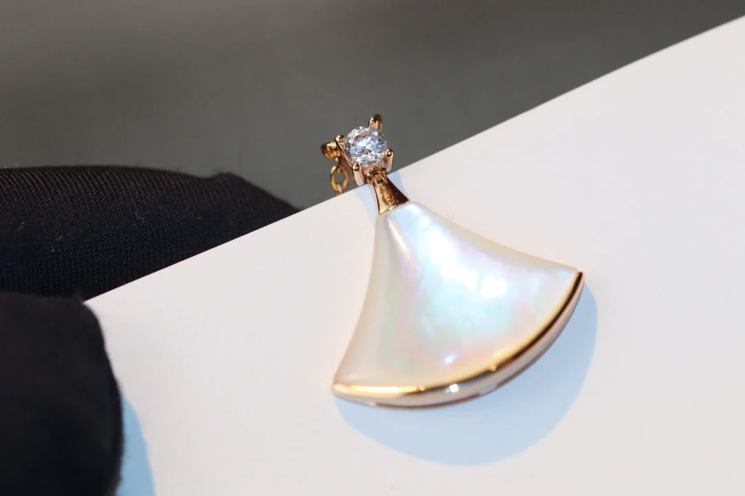 [Bulgari]DREAM NECKLACE WHITE MOP PINK GOLD 1 DIAMOND