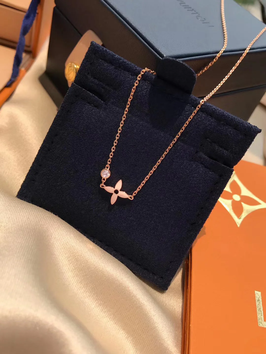 [Louis vuitton]BLOSSOM PENDANT PINK GOLD AND DIAMOND