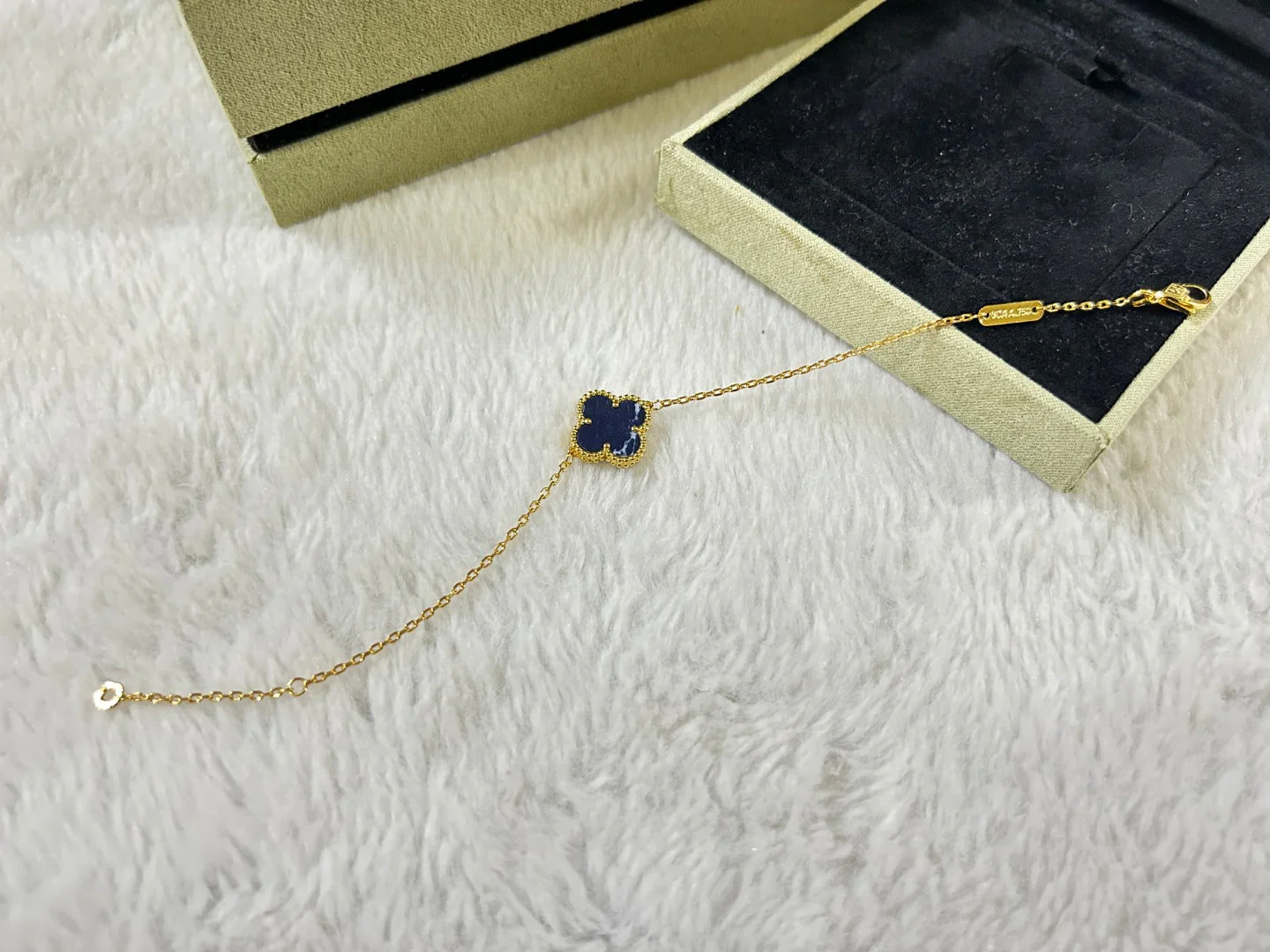 [Van Cleef & Arpels] 1 MOTIF PIETERSITE BRACELET