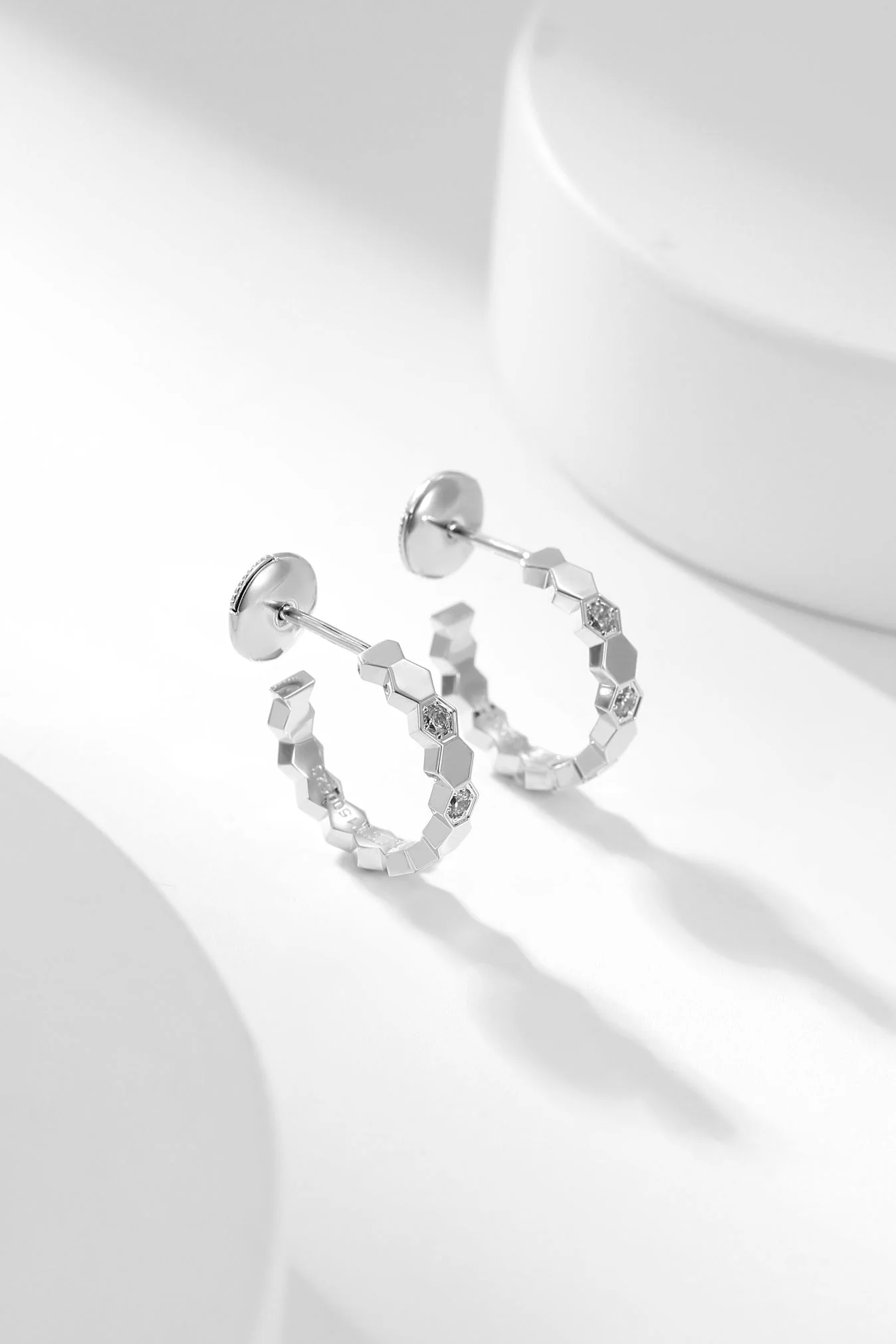 [Chaumet]BEE LOVE DIAMOND HOOP EARRINGS