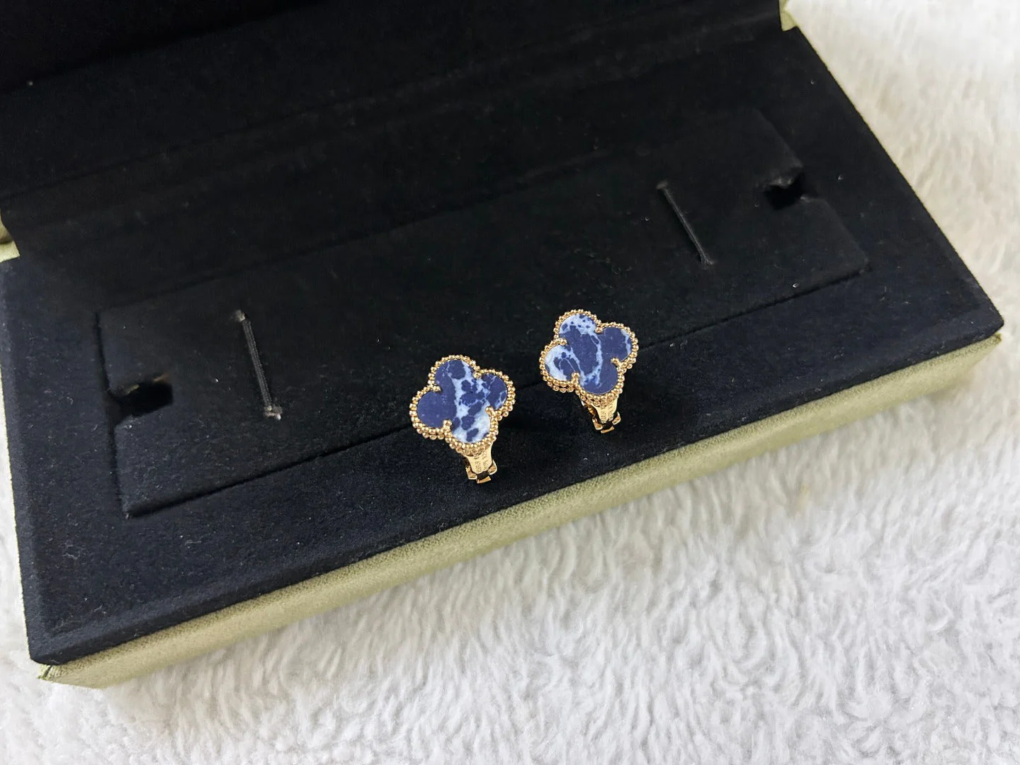 [Van Cleef & Arpels] PIETERSITE MEDIUM STUD EARRINGS
