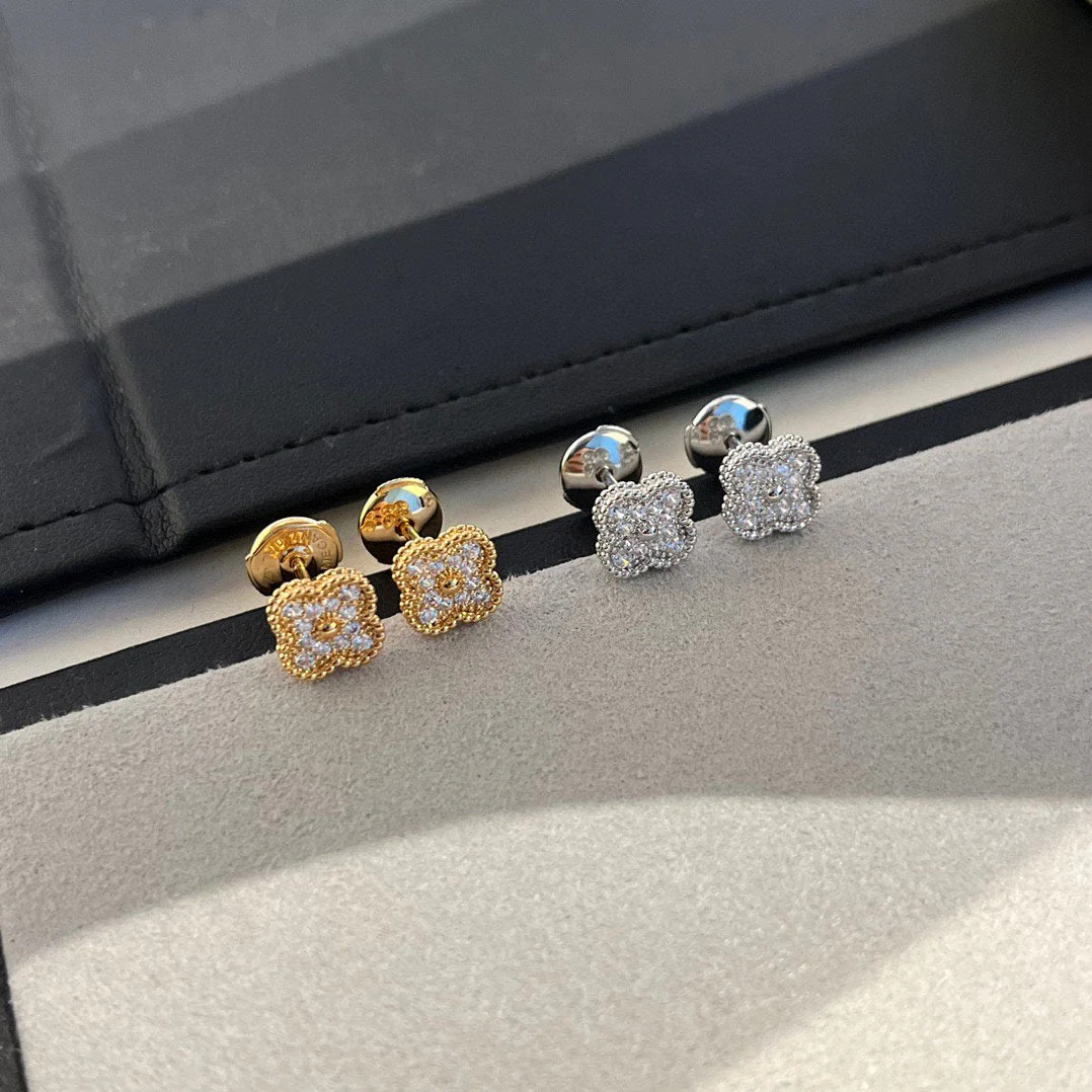 [Van Cleef & Arpels] MINI DIAMOND STUD EARRINGS