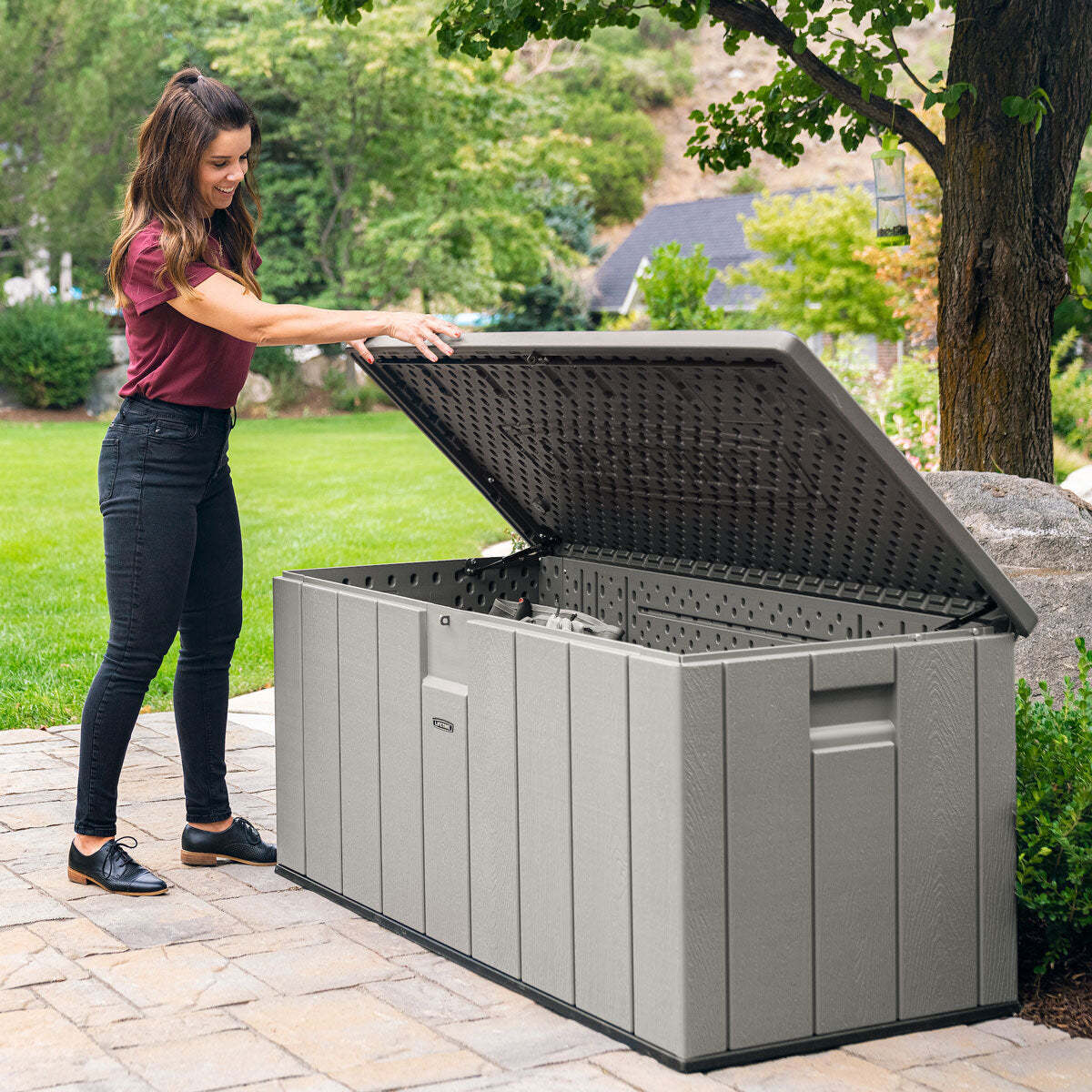 2026 Lifetime 568 Litre Modern Outdoor Storage Deck Box – Model 60384U