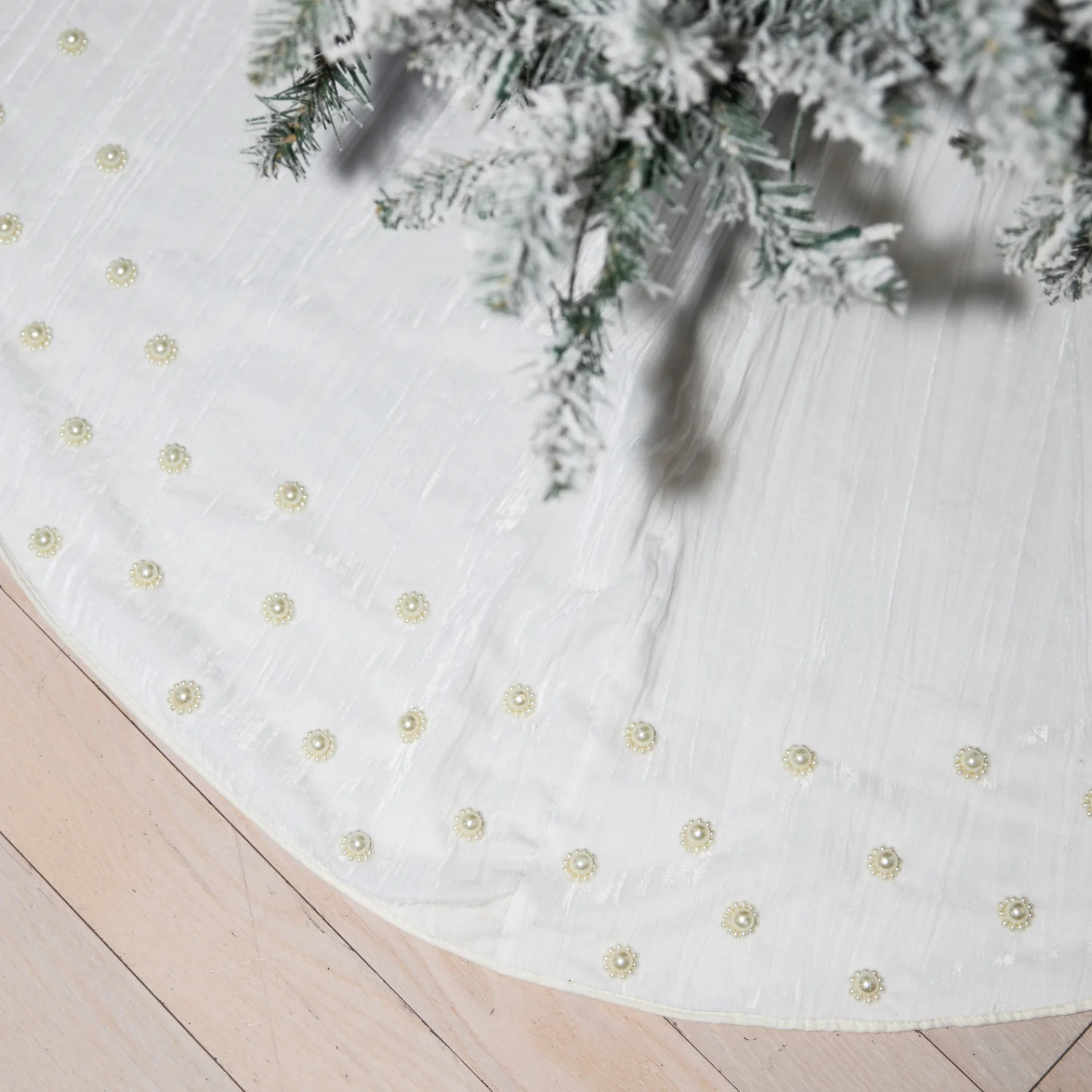 Ivory Scattered Pearls Tree Skirt, 48