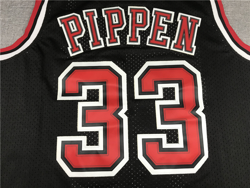 Men's Chicago Bulls Scottie Pippen 1997-98 Black Hardwood Classics Swingman Jersey