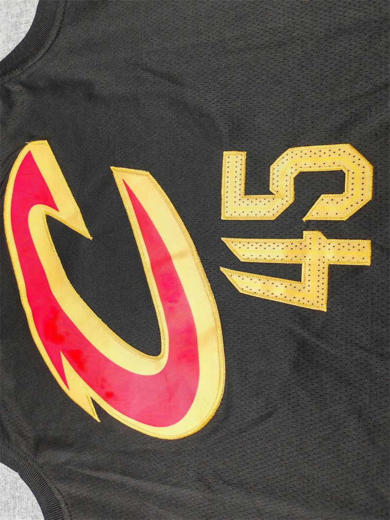 Men's Cleveland Cavaliers Donovan Mitchell #45 Black Swingman Jersey - Statement Edition