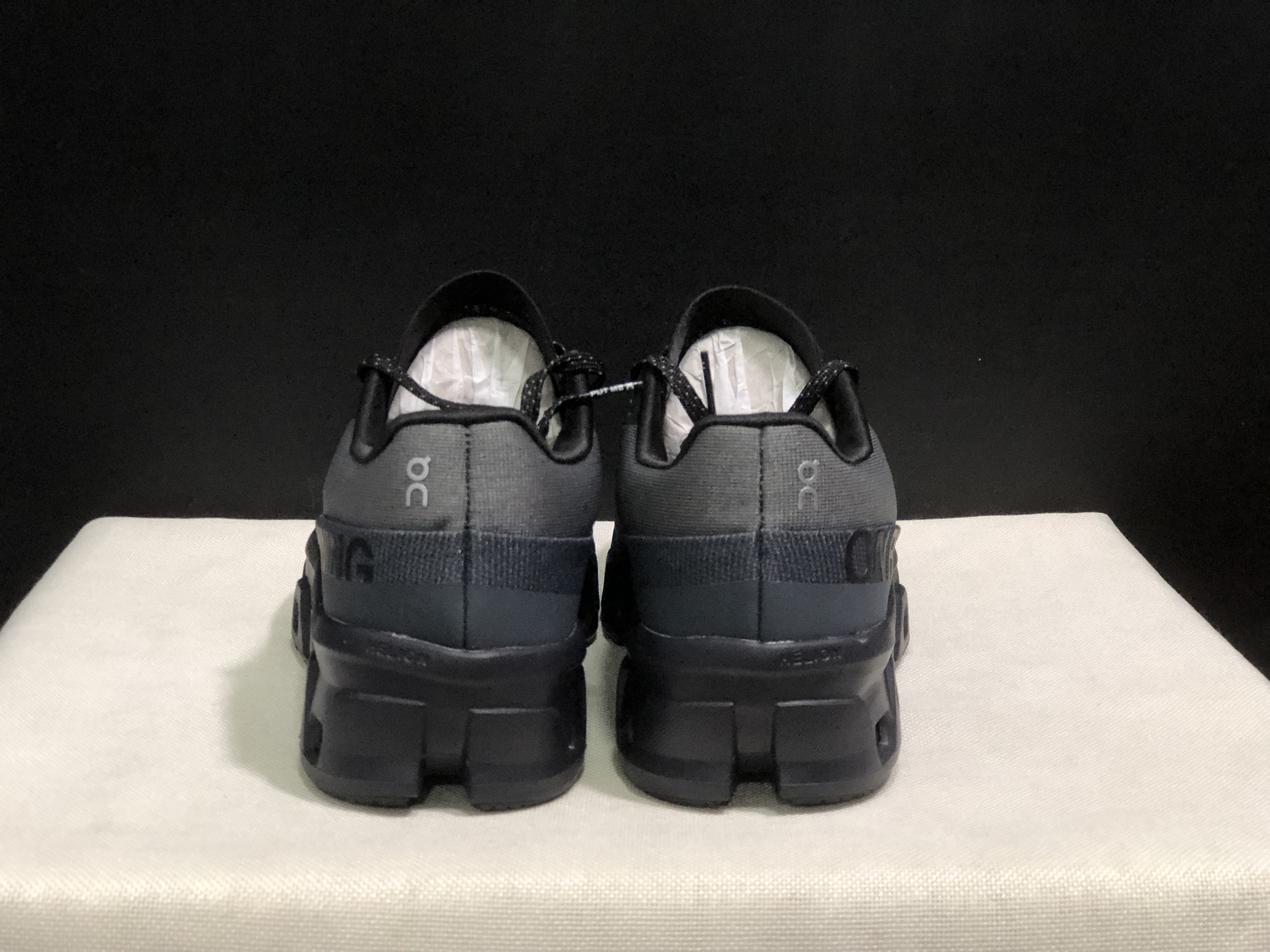 On Running Cloudmonster 2 Shock-Absorbing And Breathable Running Shoes Dark Grey/Black