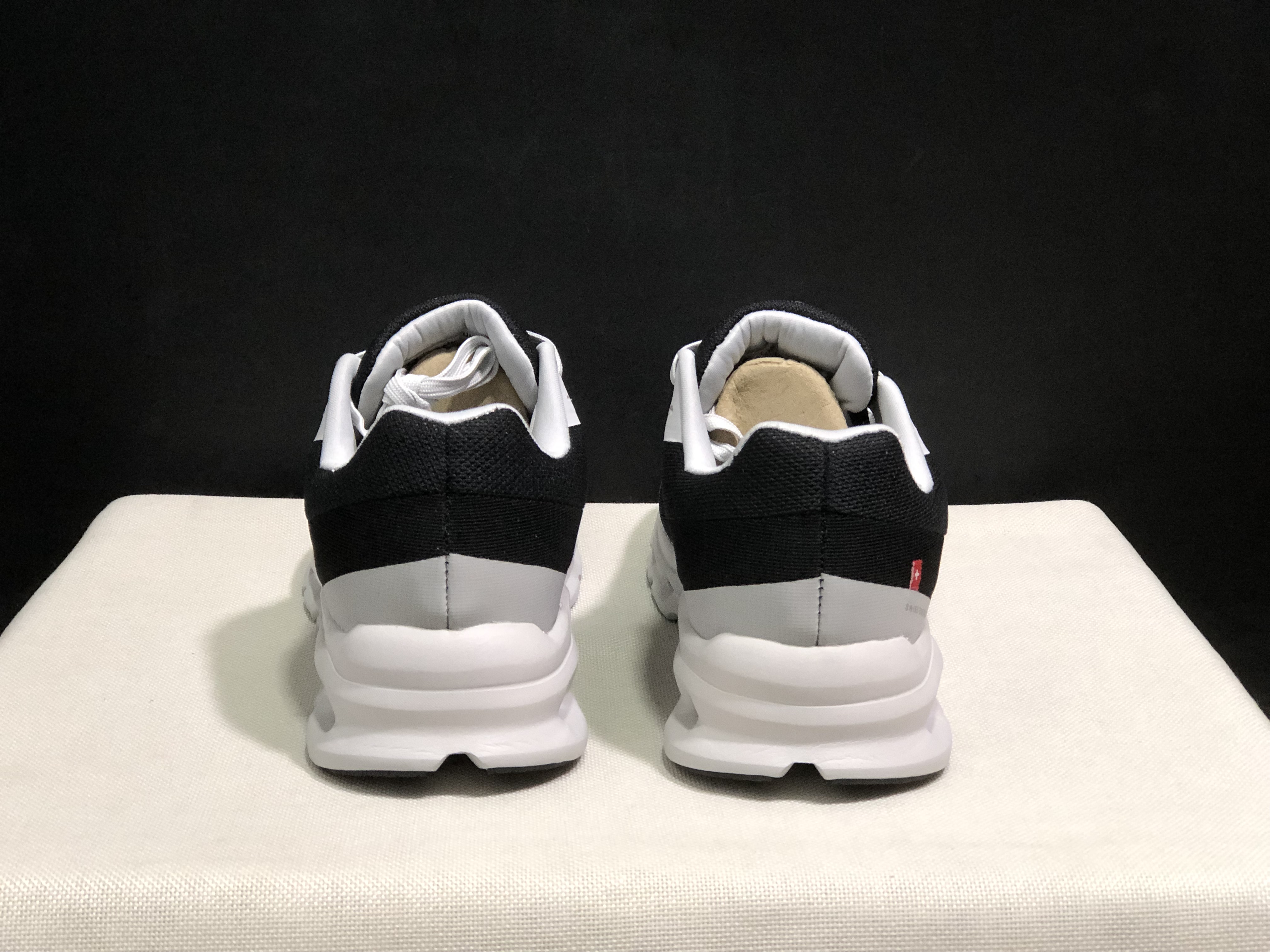 On Running Cloudrunner Anti-Slip Sports Running Shoes Light Grey/Black