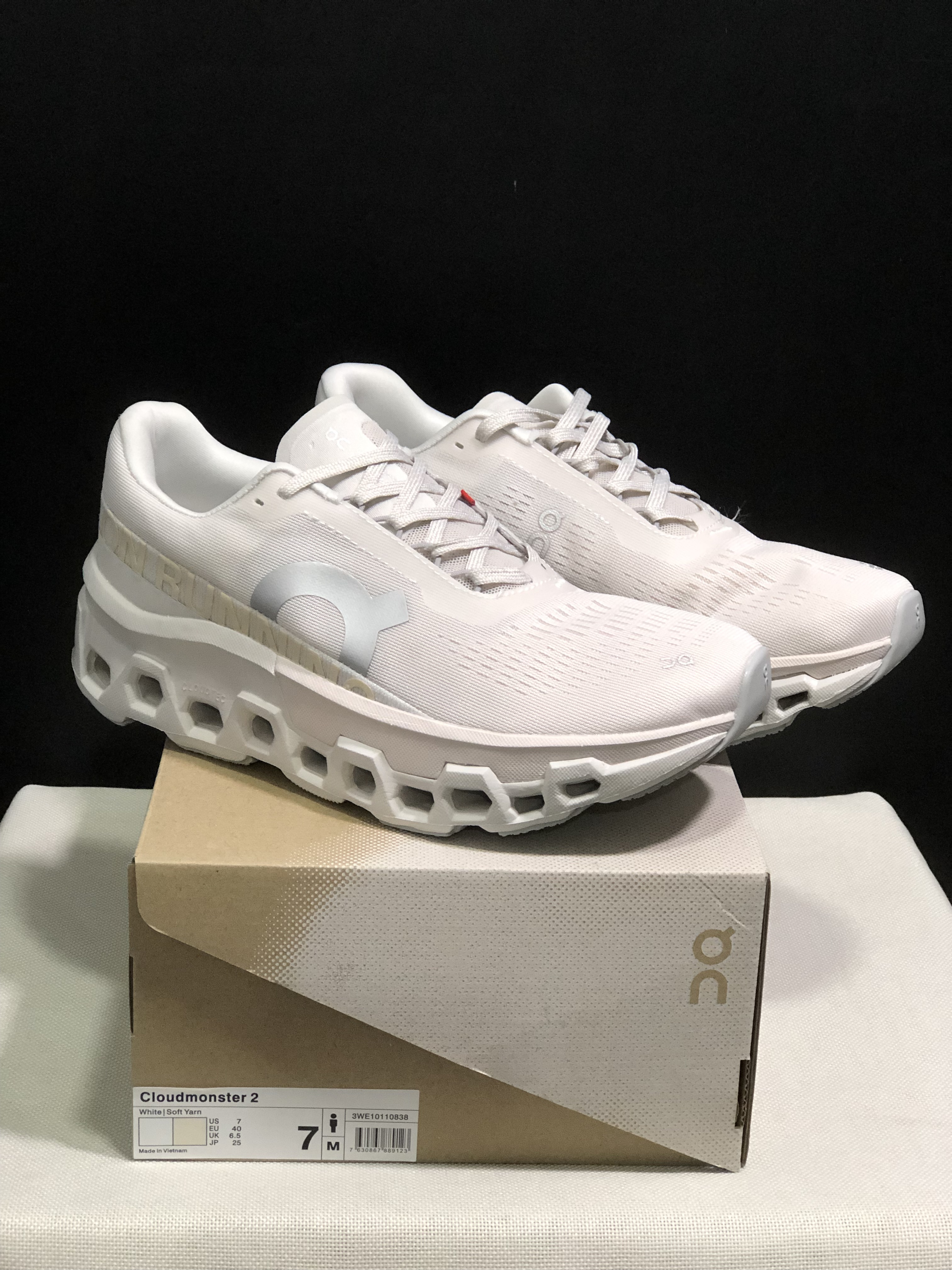 On Running Cloudmonster 2 Shock-Absorbing And Breathable Running Shoes Light Beige