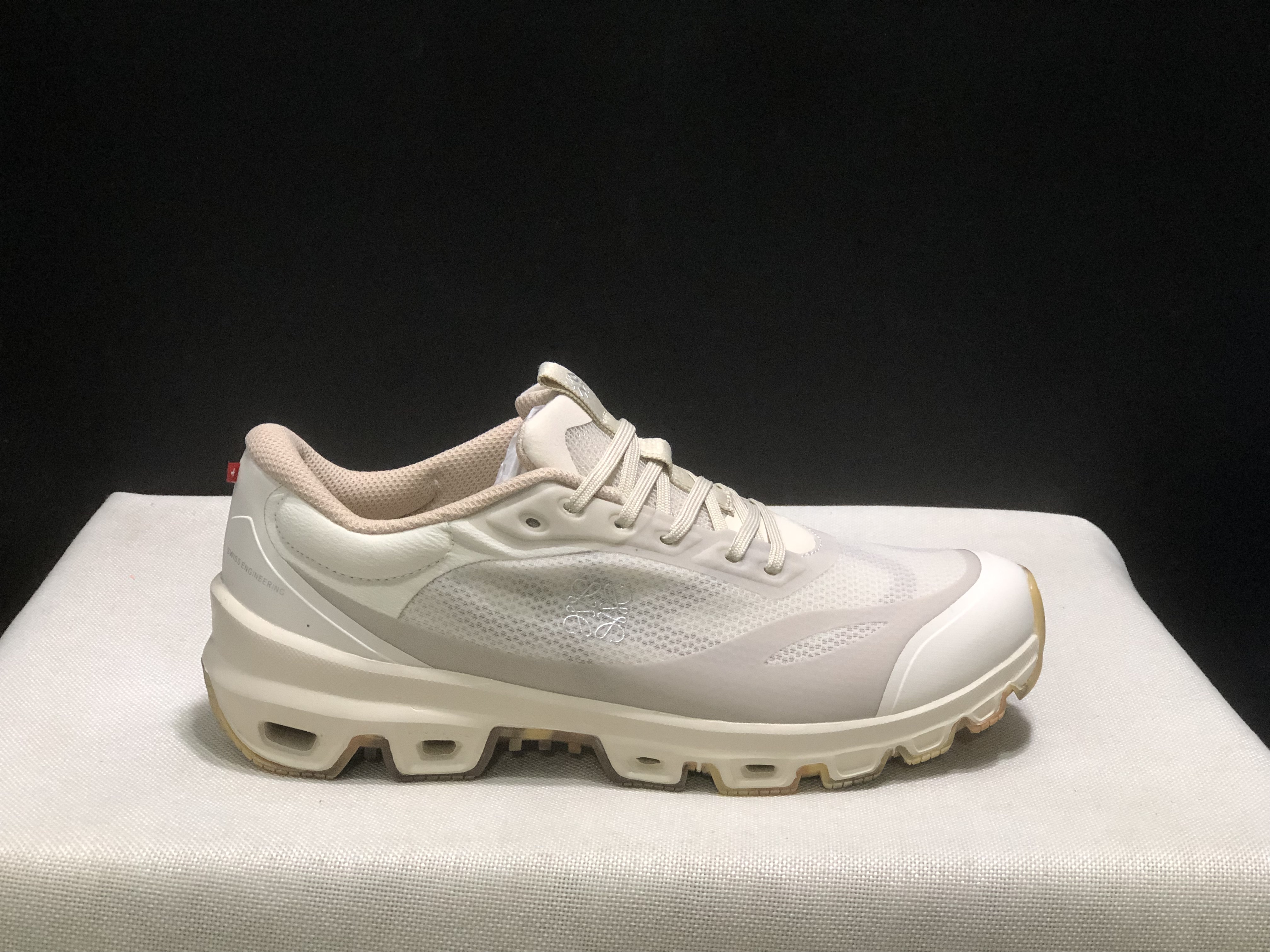 LOEWE x On Running Cloudventure 2.0 Running Shoes Co-Signed Edition Sand