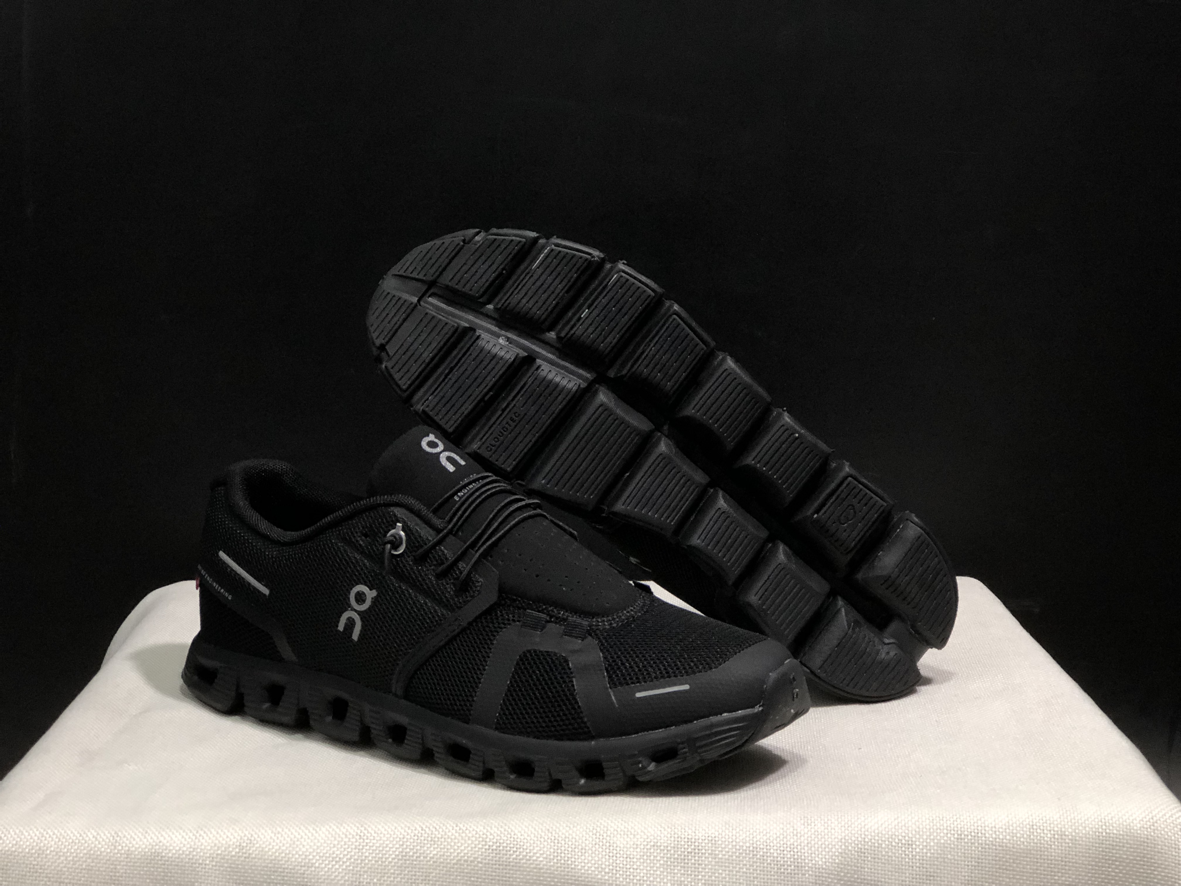 On Running Cloud 5 Lightweight Running Shoes Black/Asphalt
