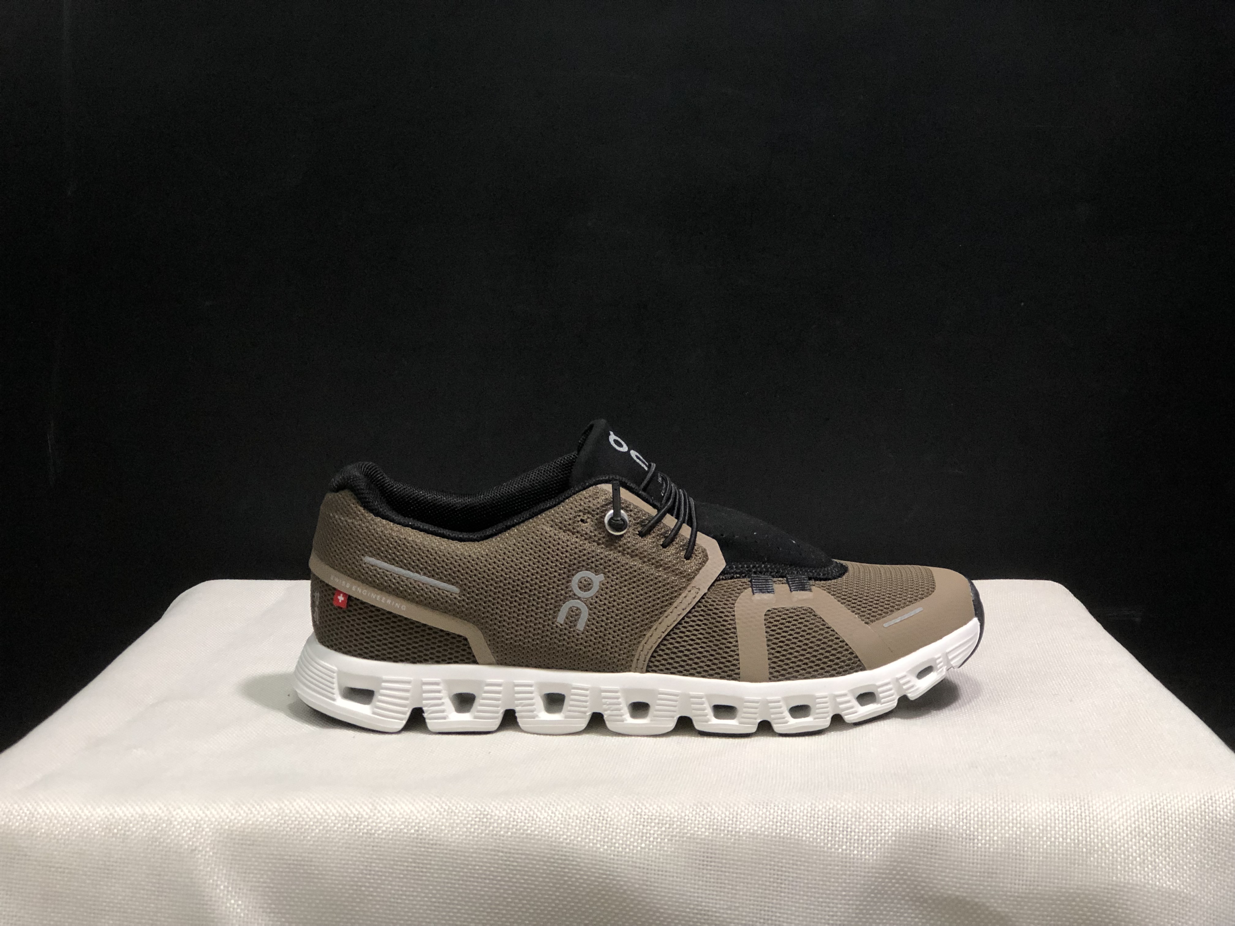 On Running Cloud 5 Lightweight Running Shoes Brown/Black