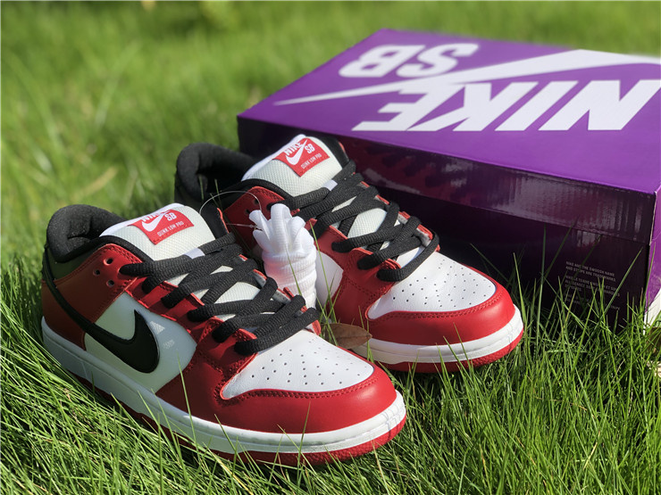 Nike Dunk SB Low J-Pack Chicago Red Sneakers