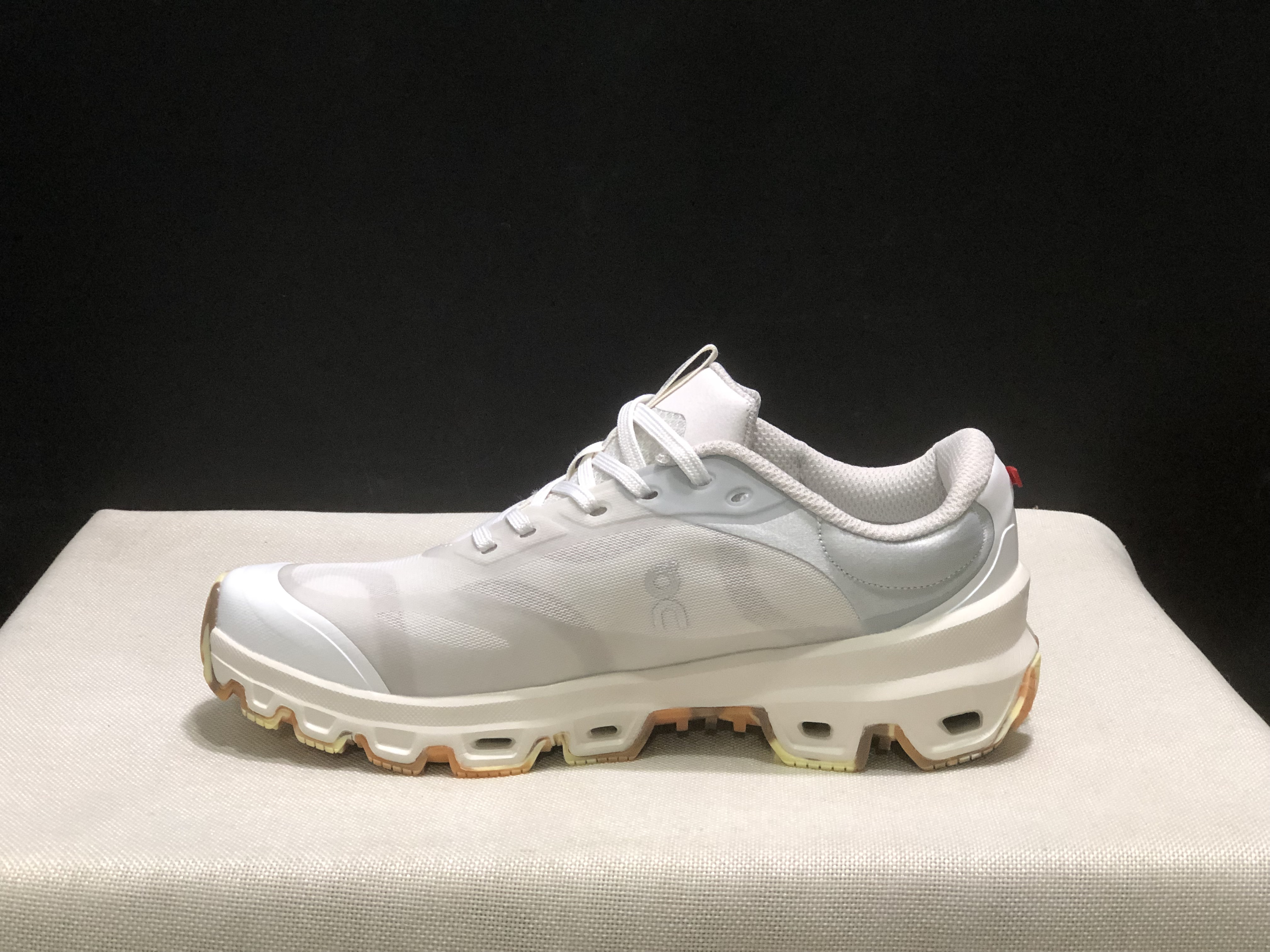 LOEWE x On Running Cloudventure 2.0 Running Shoes Co-Signed Edition Grayish-White