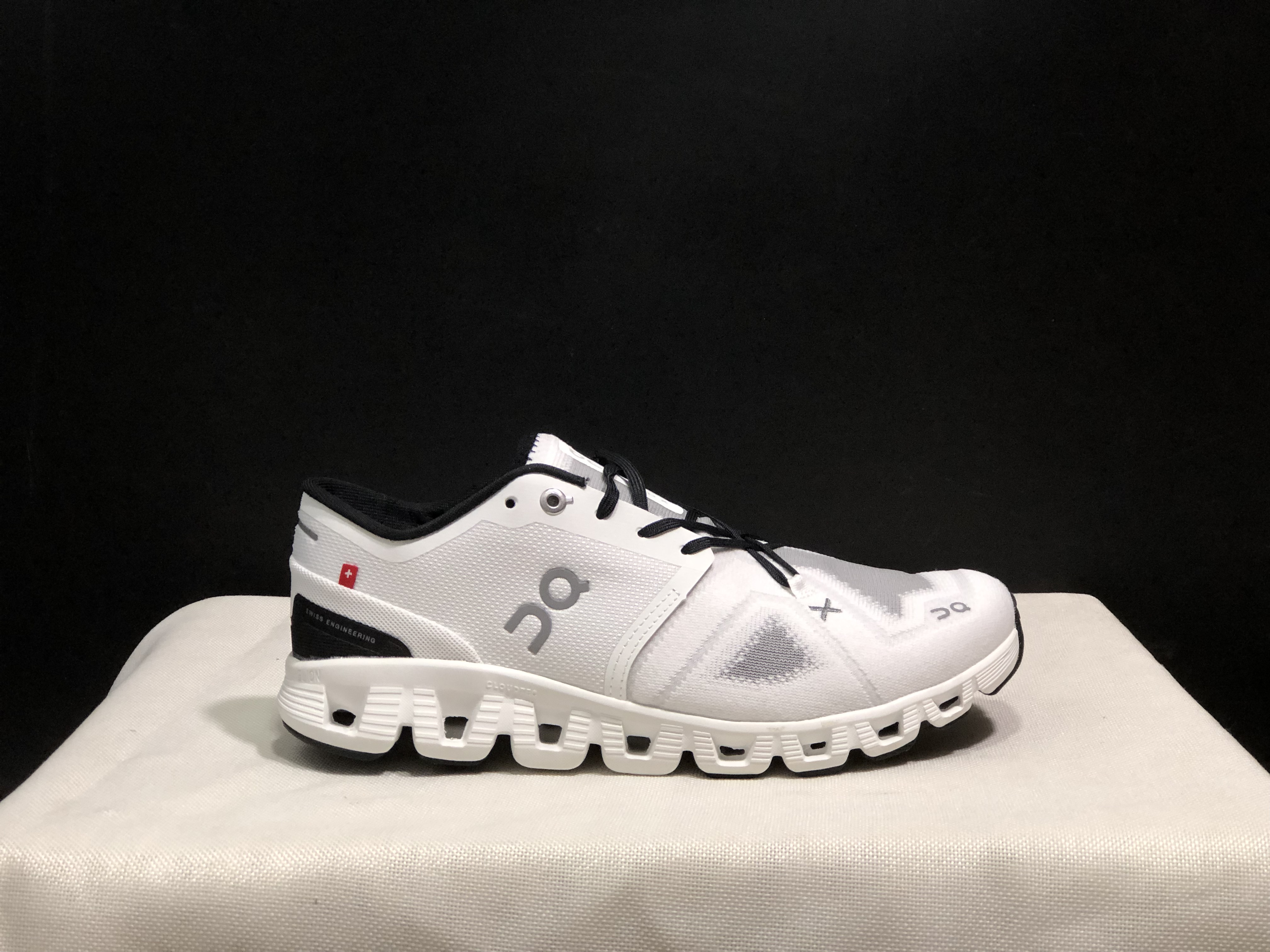 On Running Cloud X3 Shift Multi-Functional Running Shoes White/Light Grey