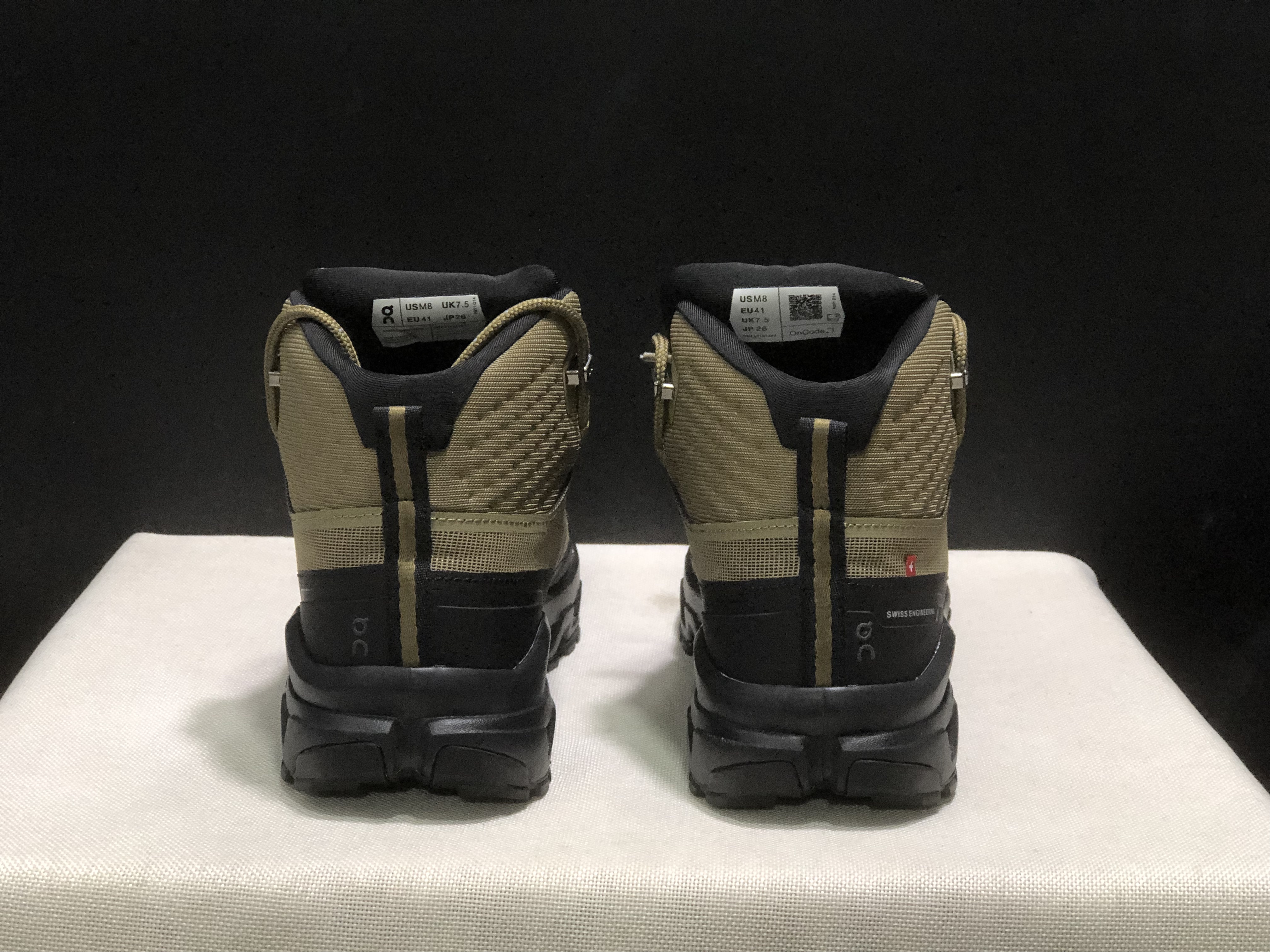 On Running Cloudrock Mid WP High-Top Hiking Shoes Hunter/Black