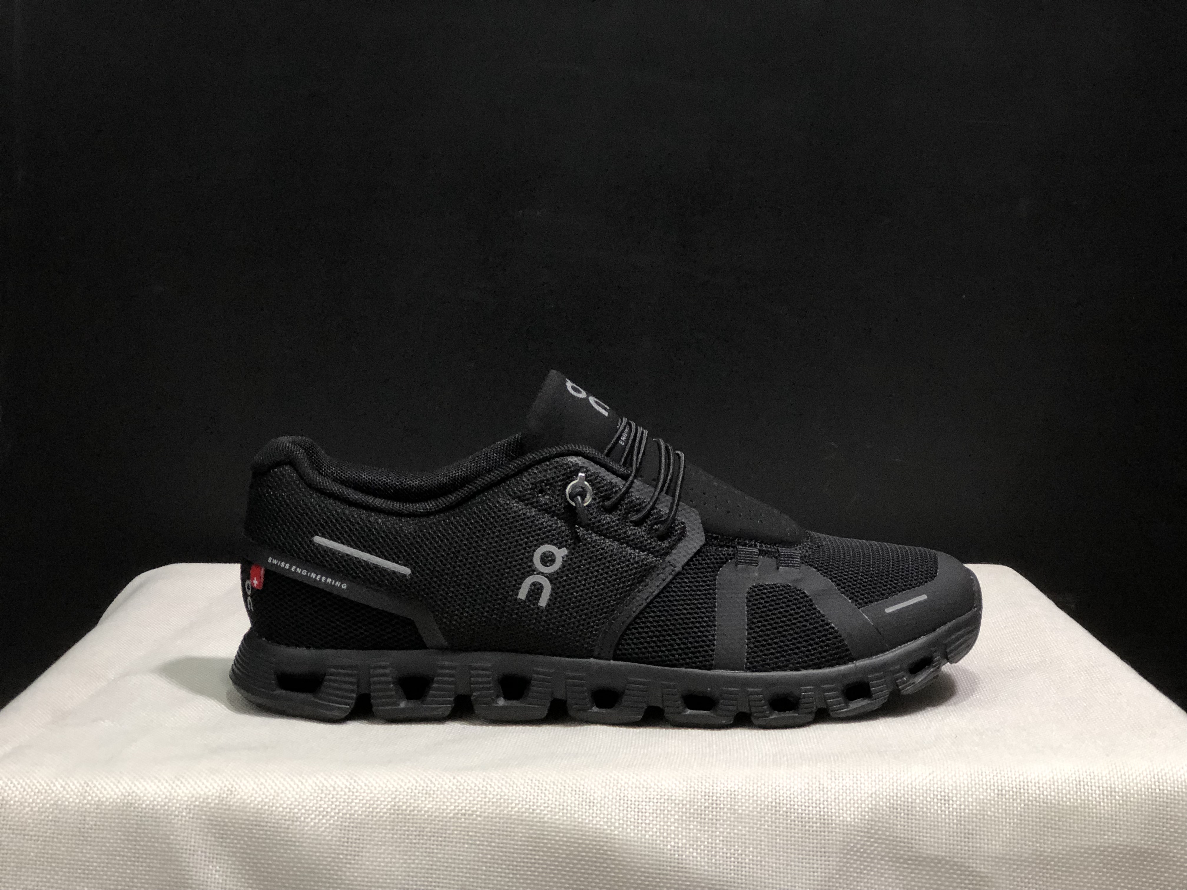 On Running Cloud 5 Lightweight Running Shoes Black/Asphalt