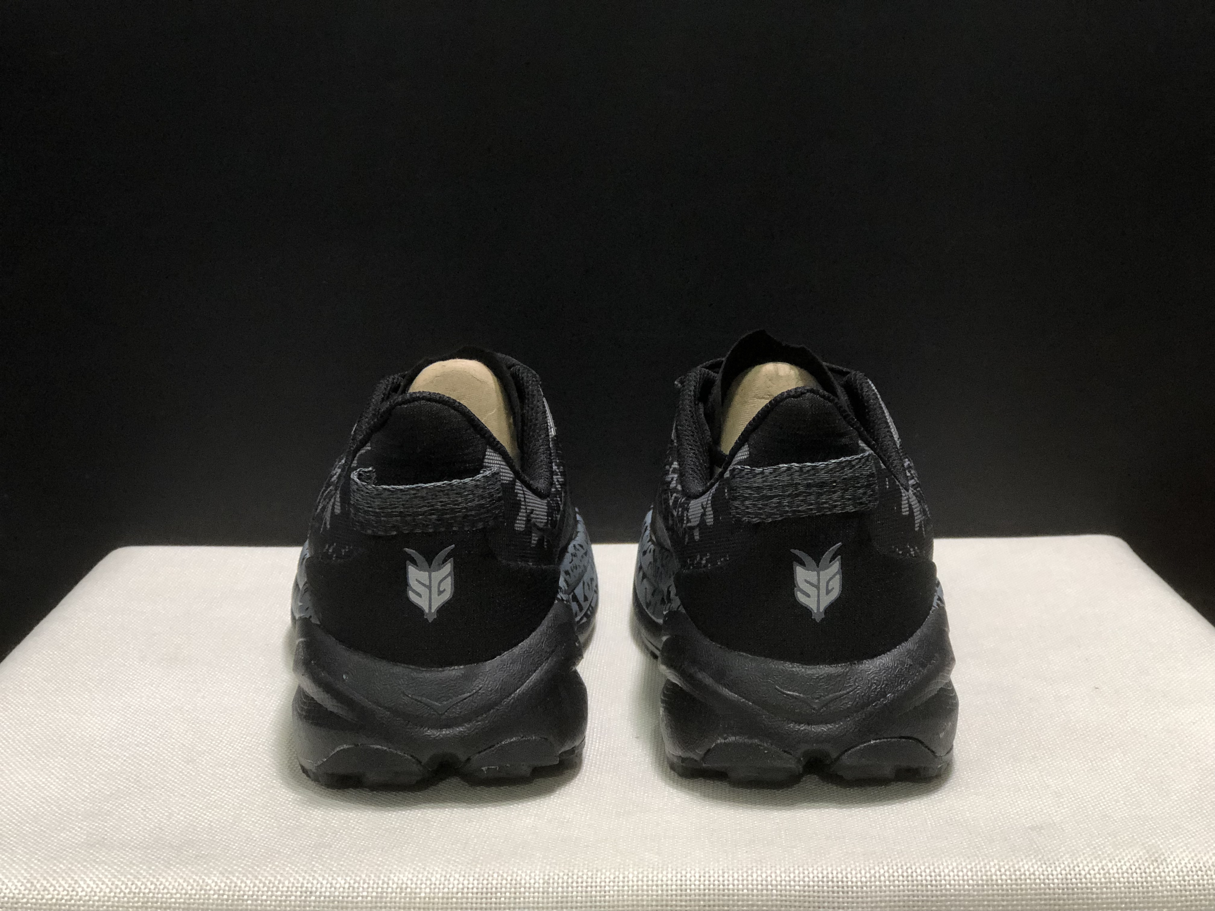 Hoka One One Speedgoat 6 Black Trail Running Shoes Sneakers