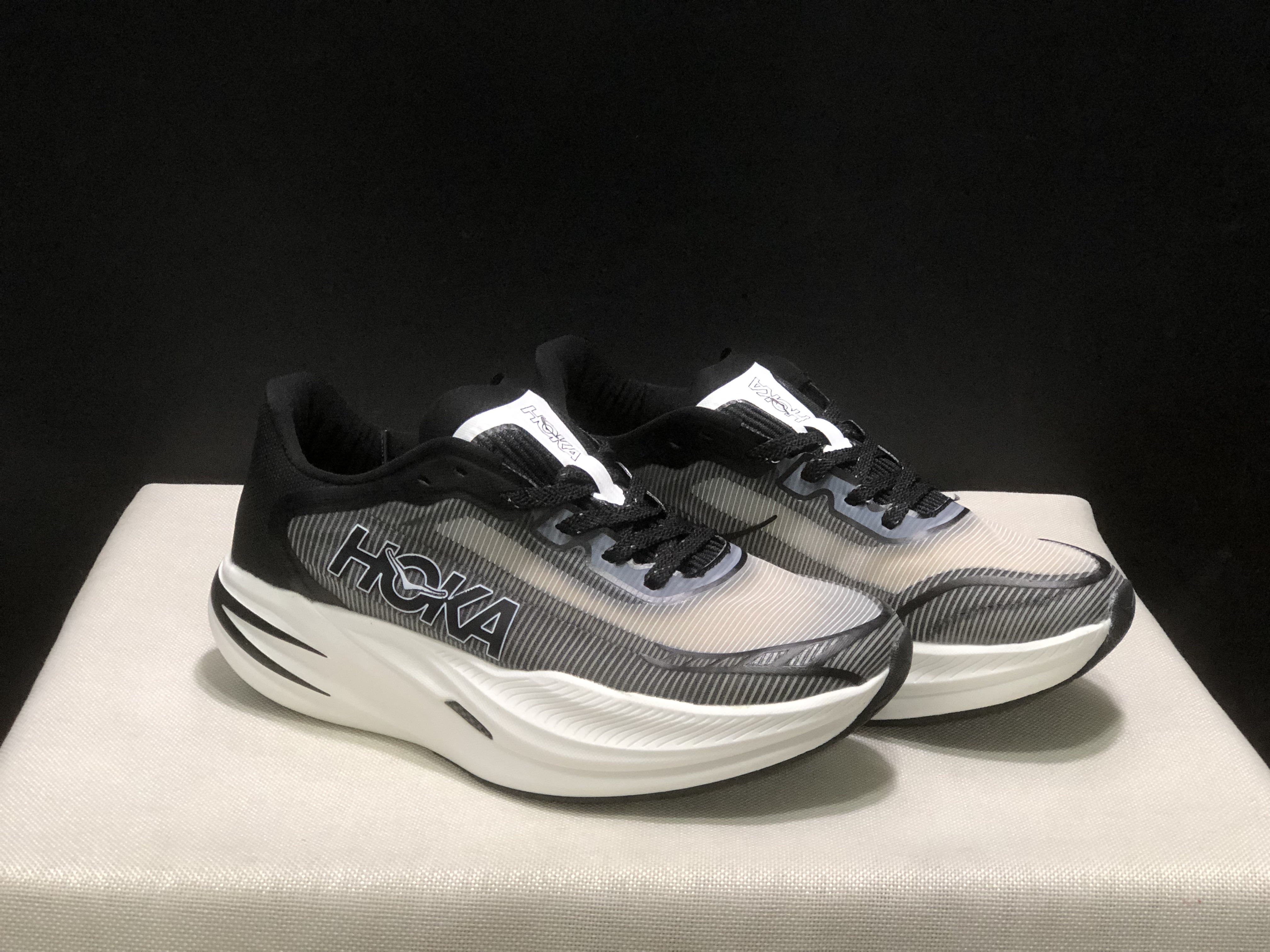 Hoka One One Cielo X1 2.0 Low-top Running Shoes Sneakers White/Black