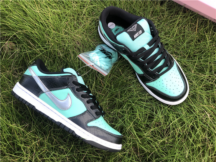 Nike SB Dunk Low Pro x Diamond Supply Co. Tiffany Blue Sneakers