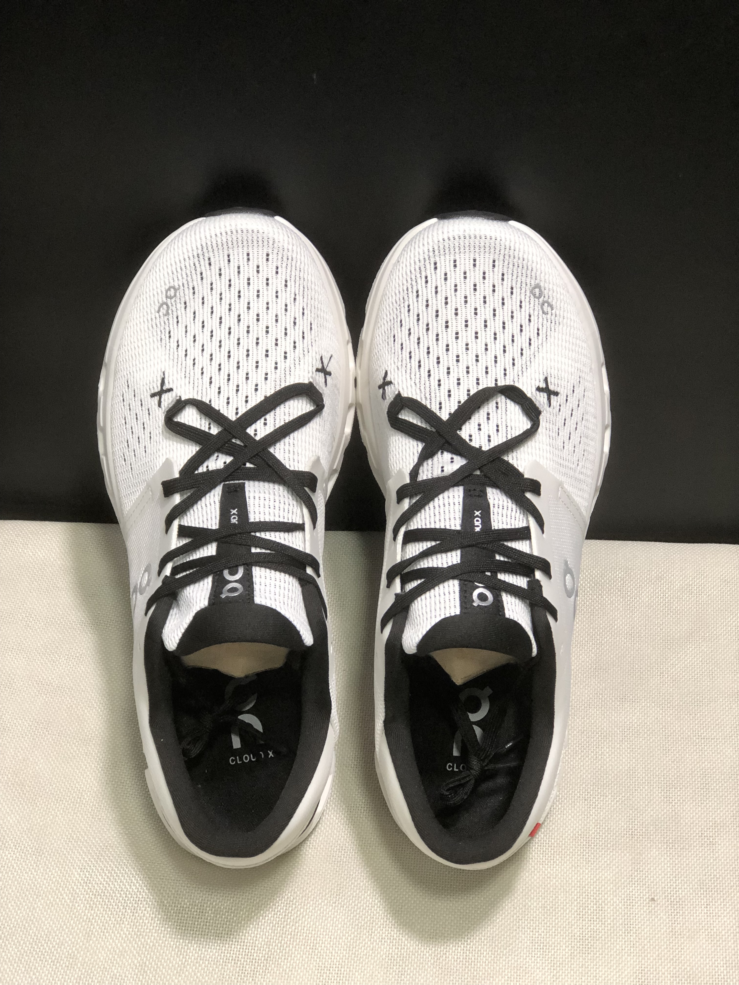 On Running Cloud X4 Comfortable Running Shoes White/Black