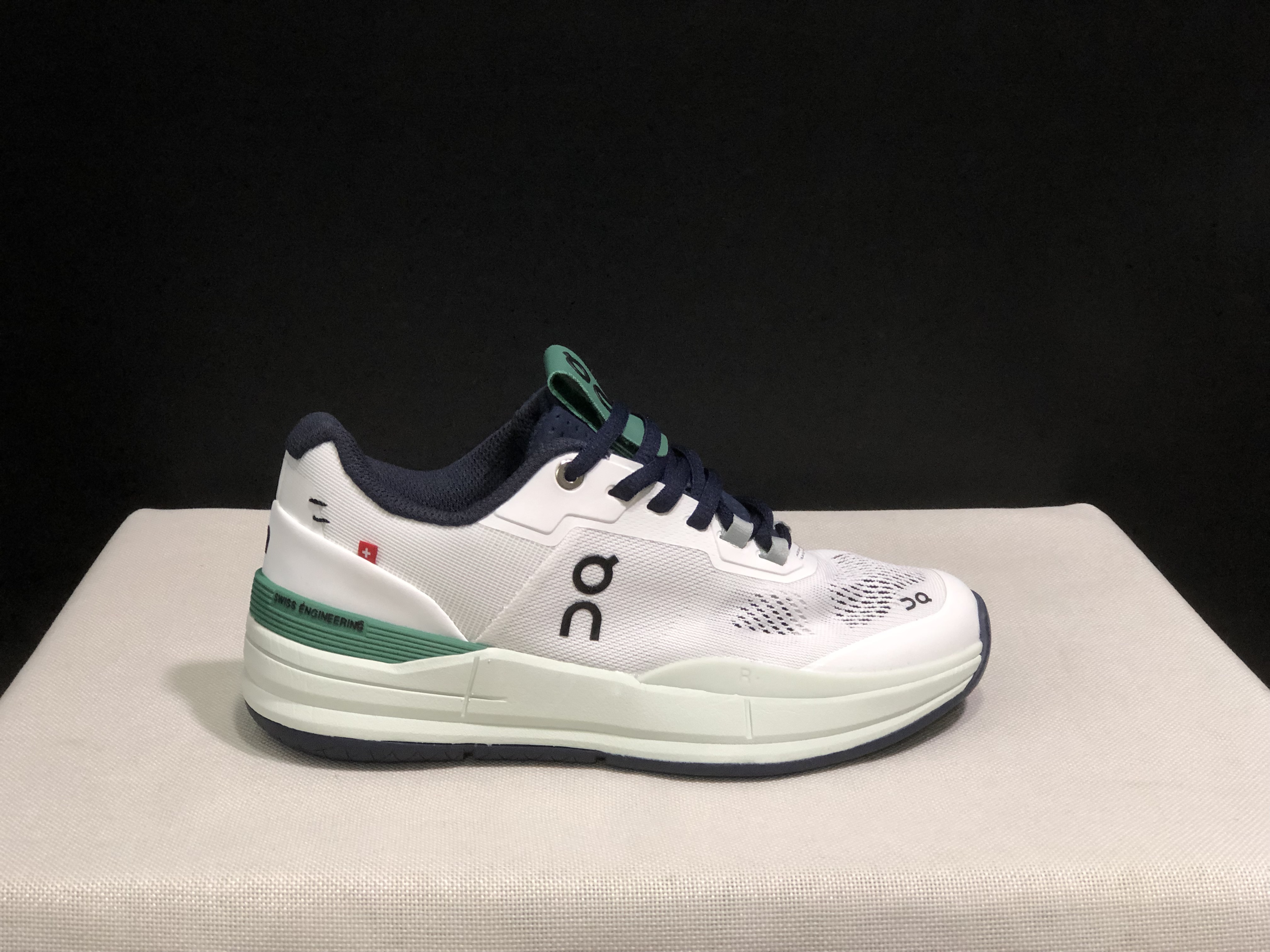 On Running The Roger Rro Durable And Breathable Tennis Shoes White/Dark Blue