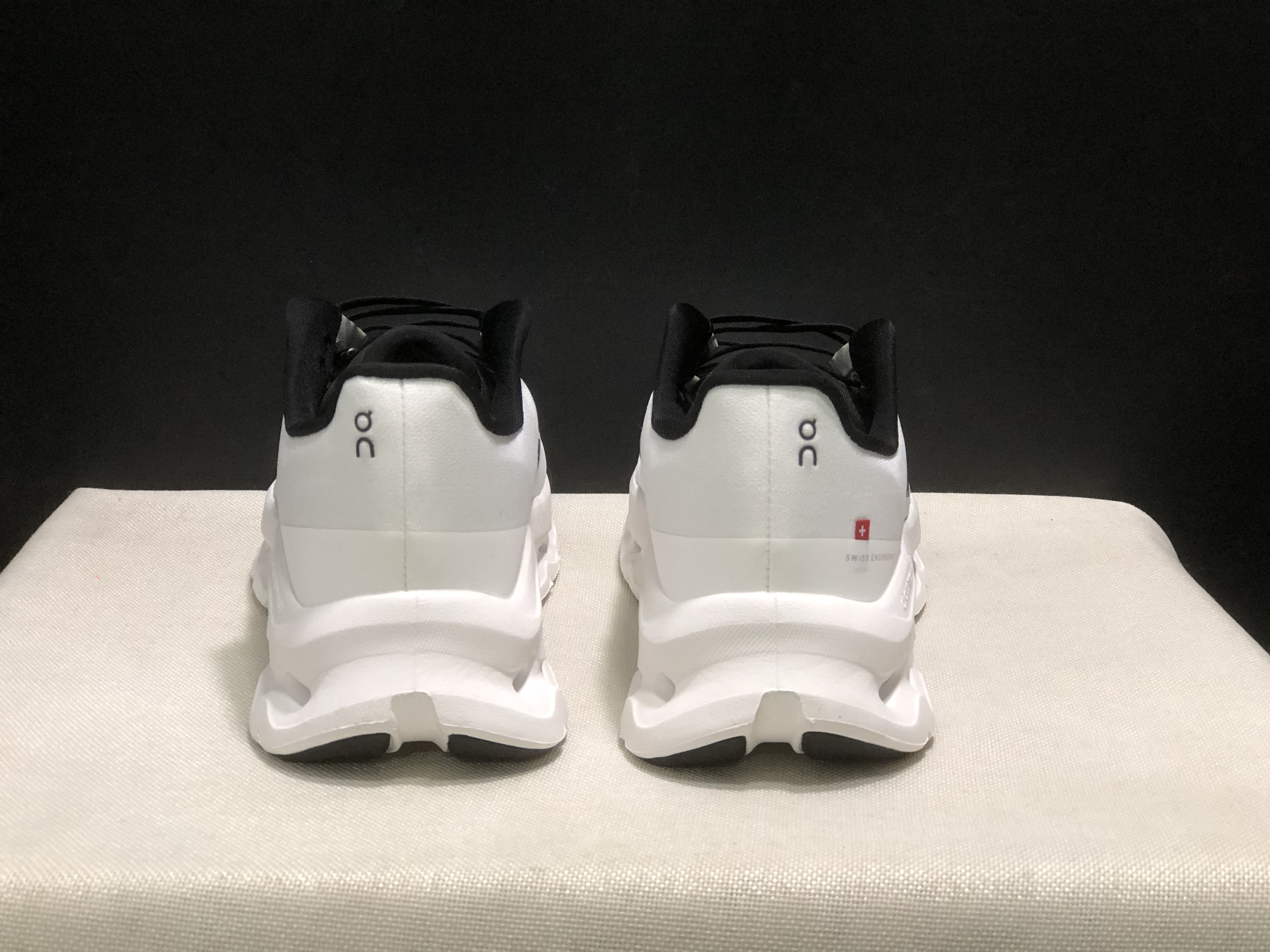 On Running Cloudtilt Durable Casual Life Shoes White/Black