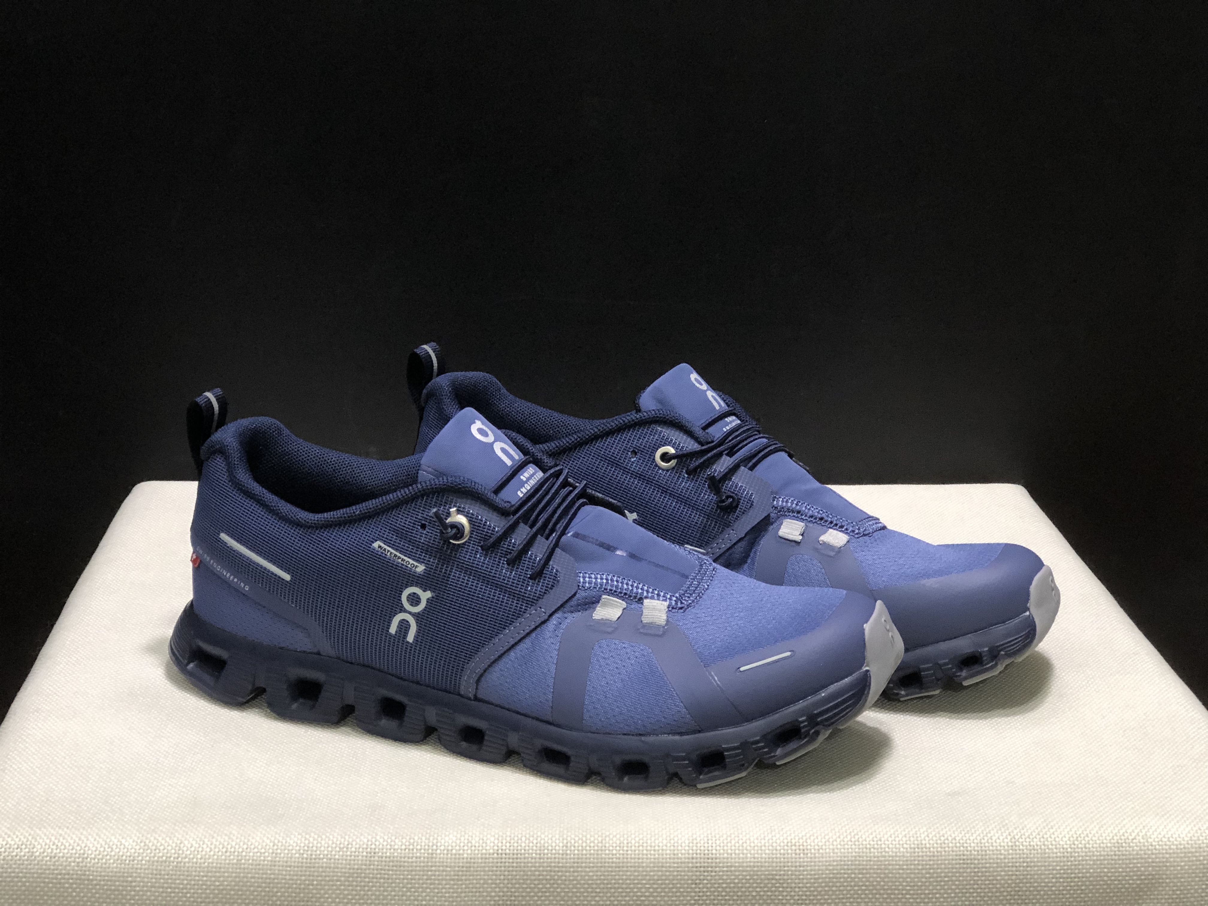 On Running Cloud 5 Navy Lightweight Running Shoes