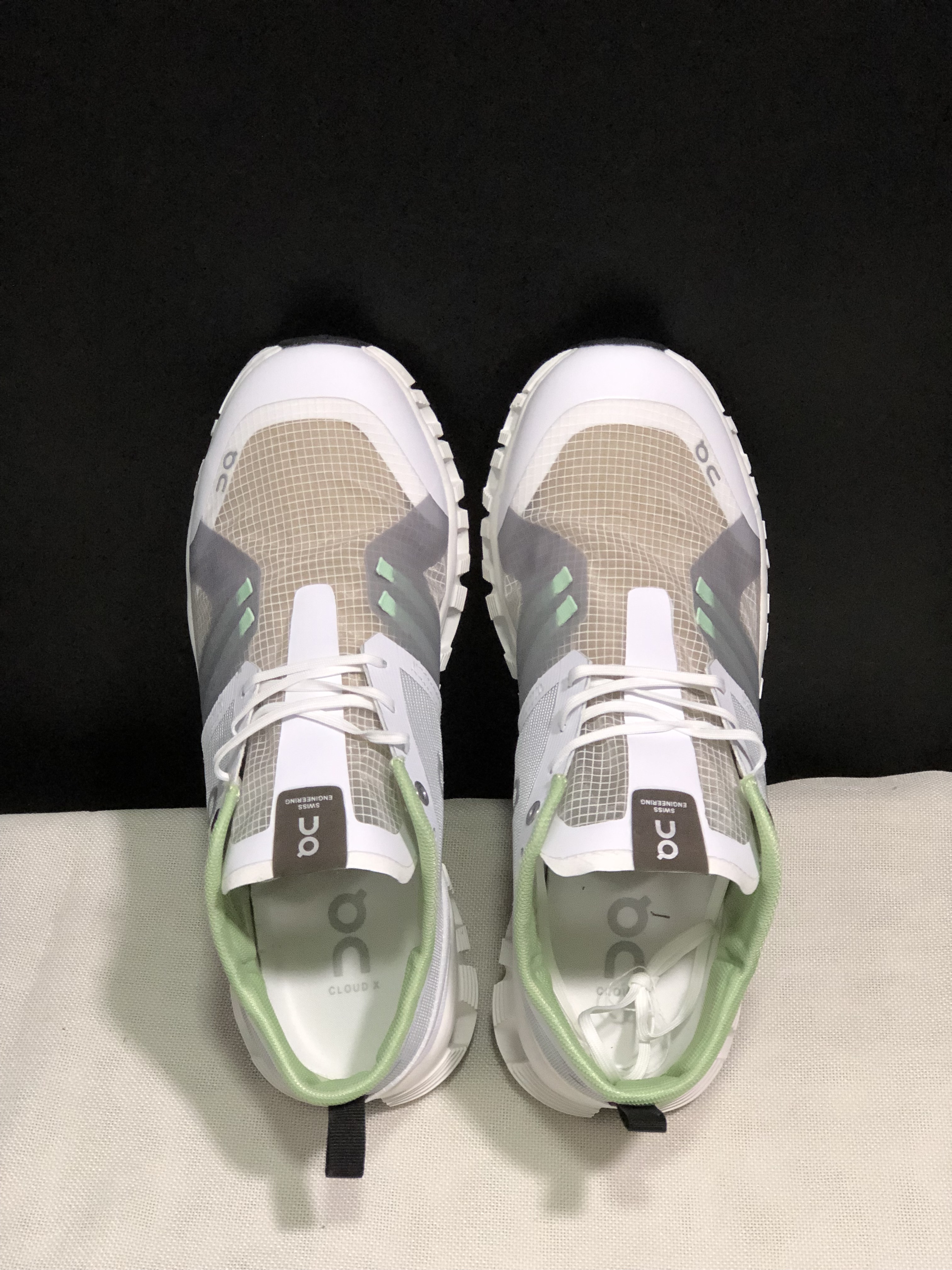 On Running Cloud X Shift Breathable And Shock-Absorbing Lightweight Running Shoes Light Grey/Light Green