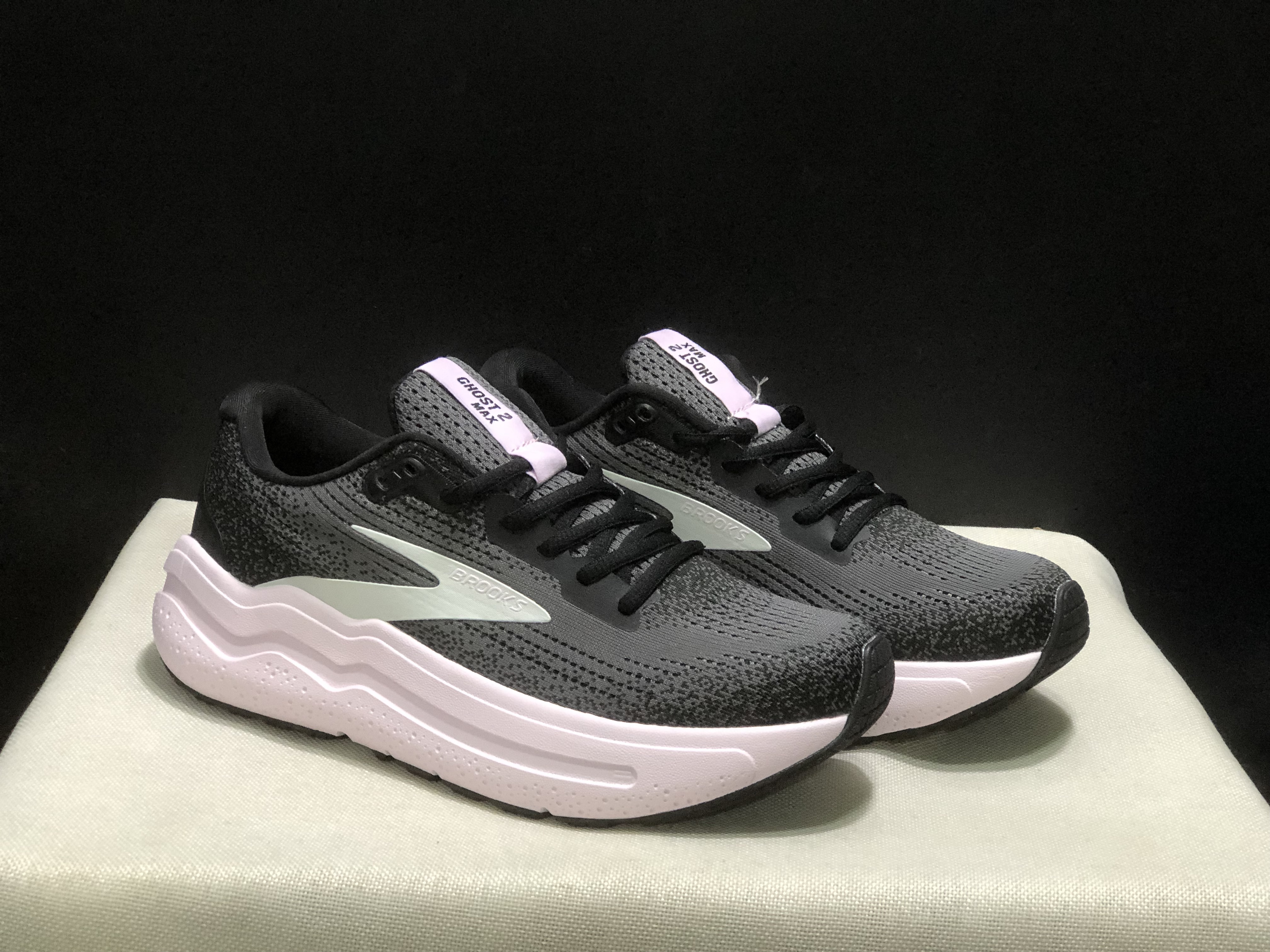 Brooks Ghost Max 2 Breathable Low-top Running Shoes Black/Pink