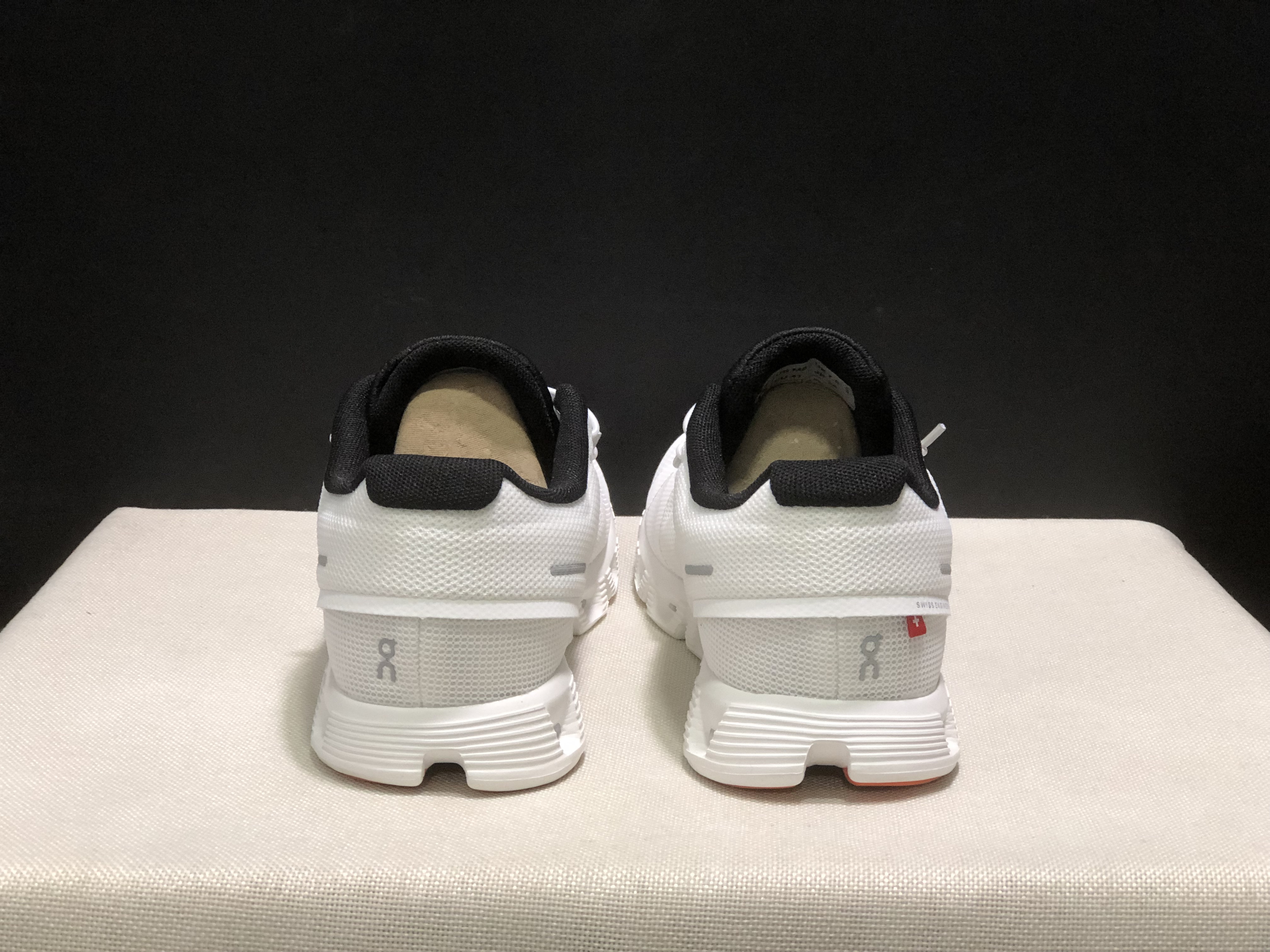 On Running Cloud 5 Lightweight Running Shoes White/Black