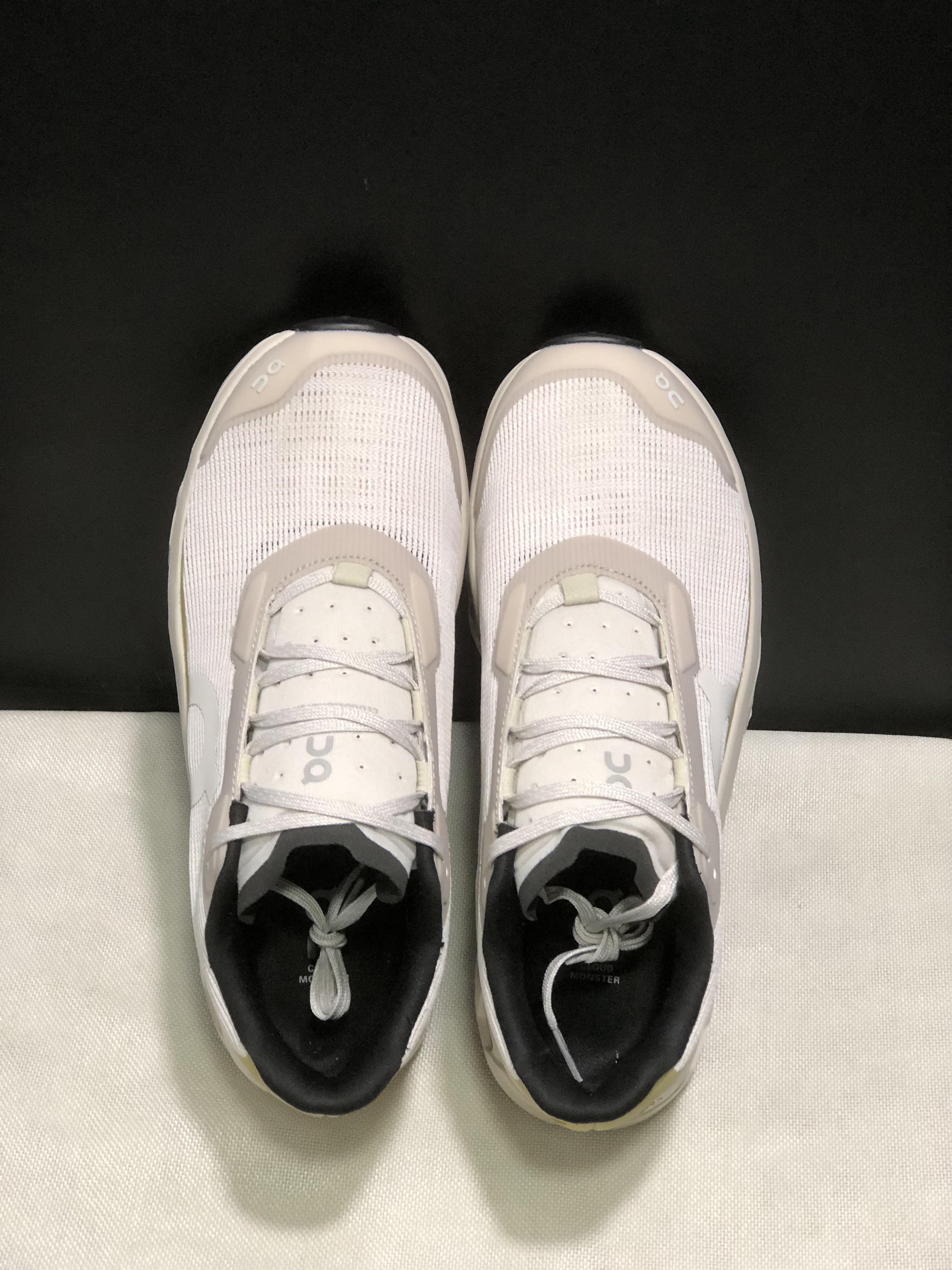 On Running Cloudmonster Void 1 M Casual Running Shoes Light Khaki/Light Green