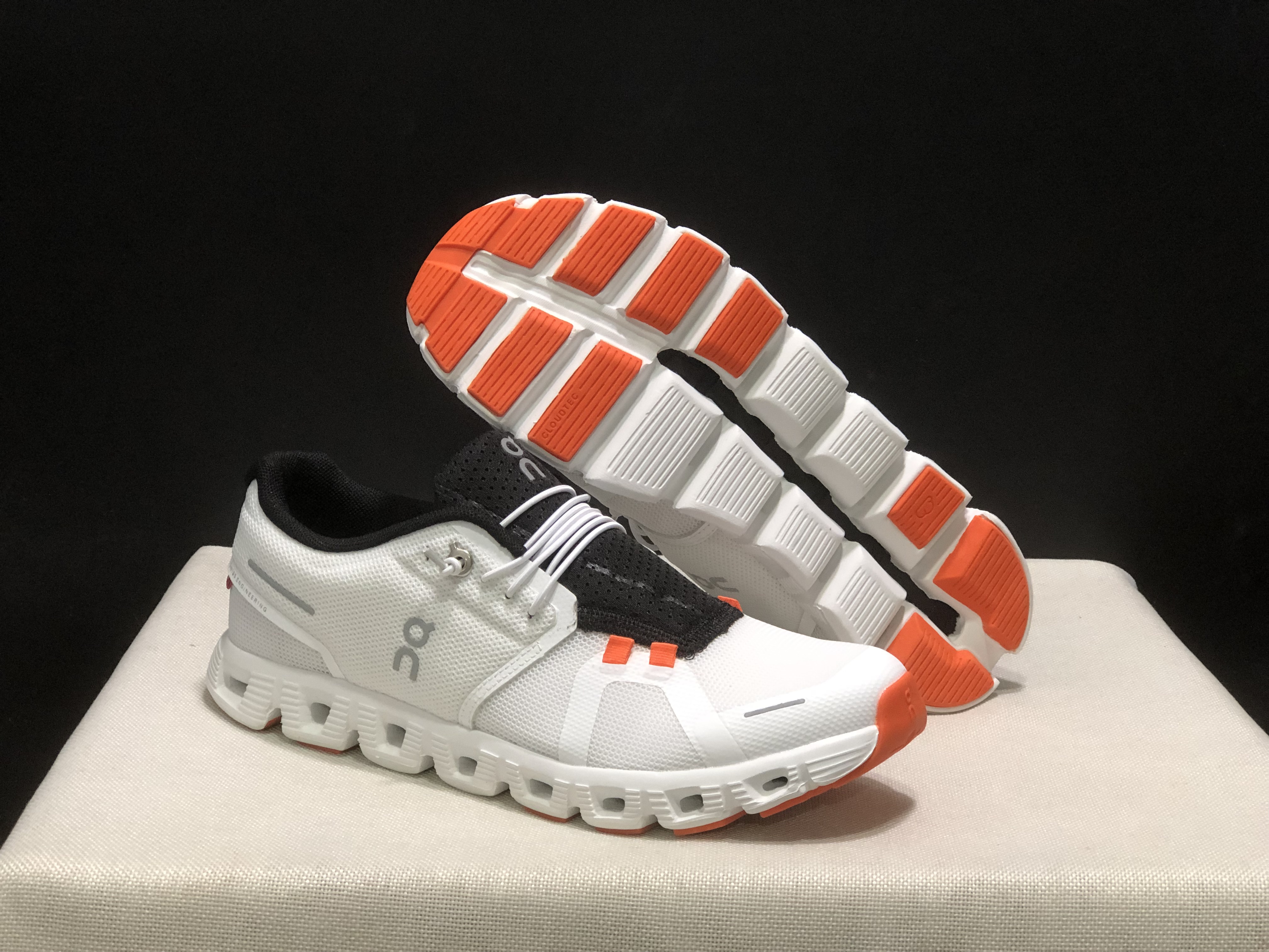 On Running Cloud 5 Lightweight Running Shoes White/Black