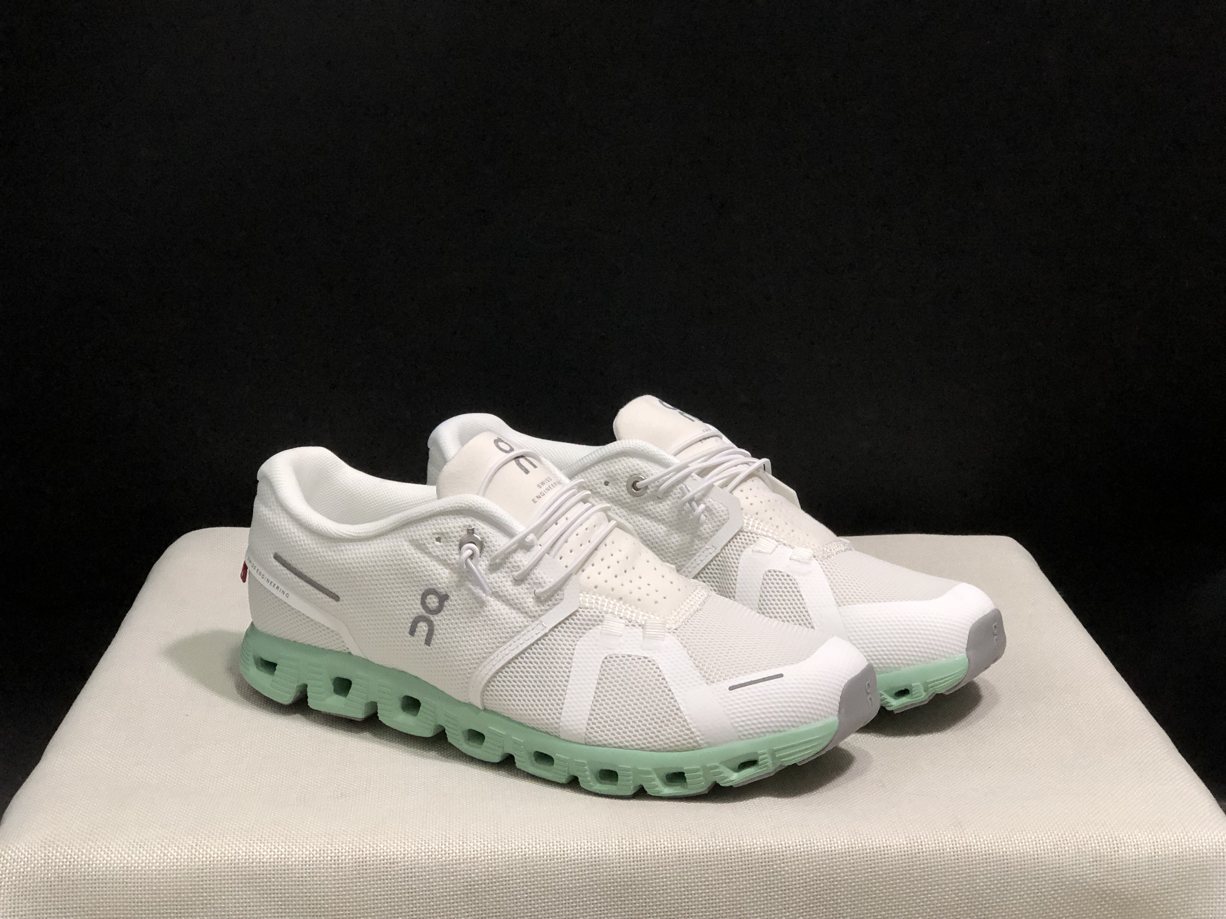 On Running Cloud 5 Lightweight Running Shoes White/Green
