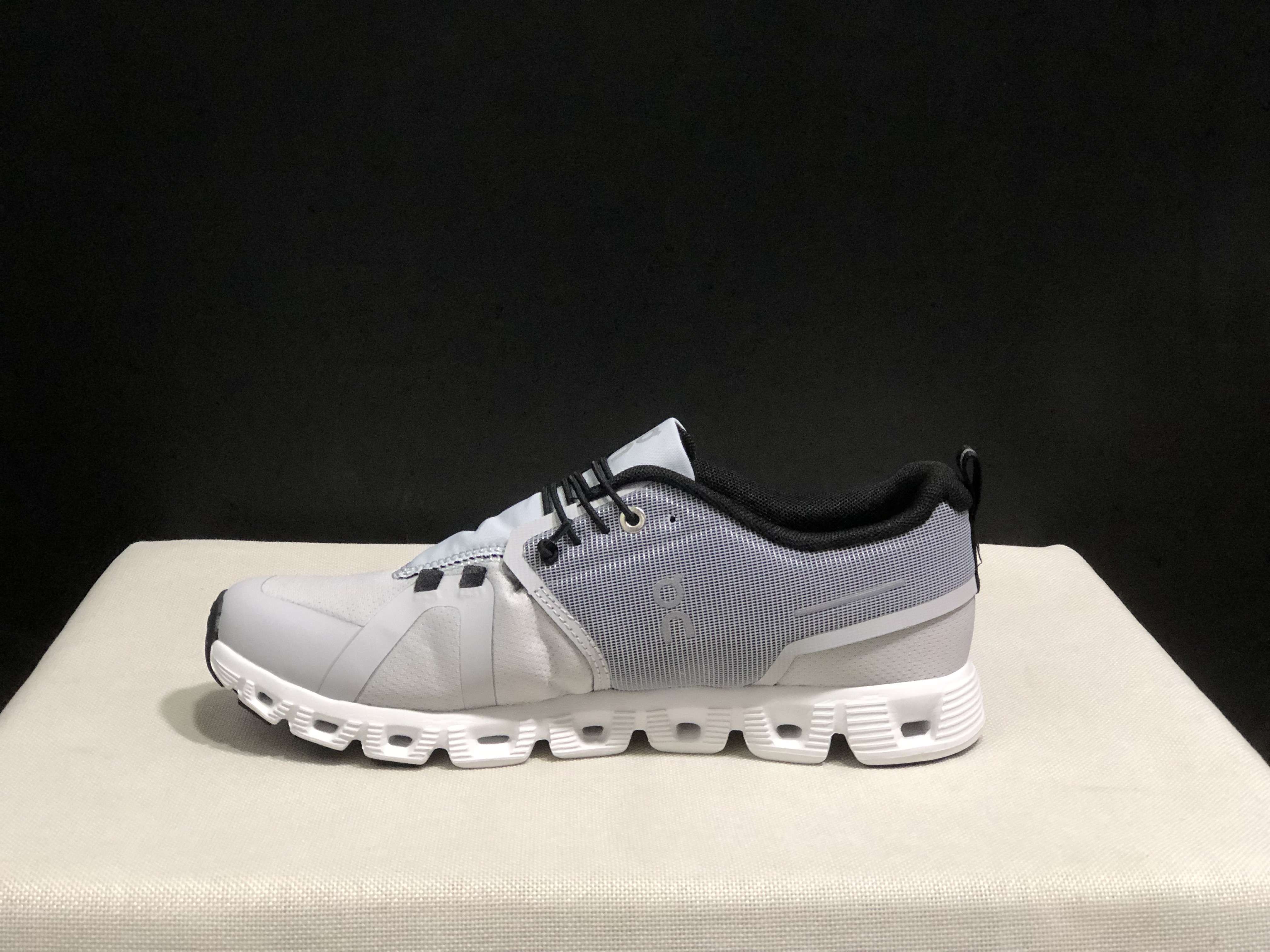 On Running Cloud 5 Lightweight Running Shoes Grey