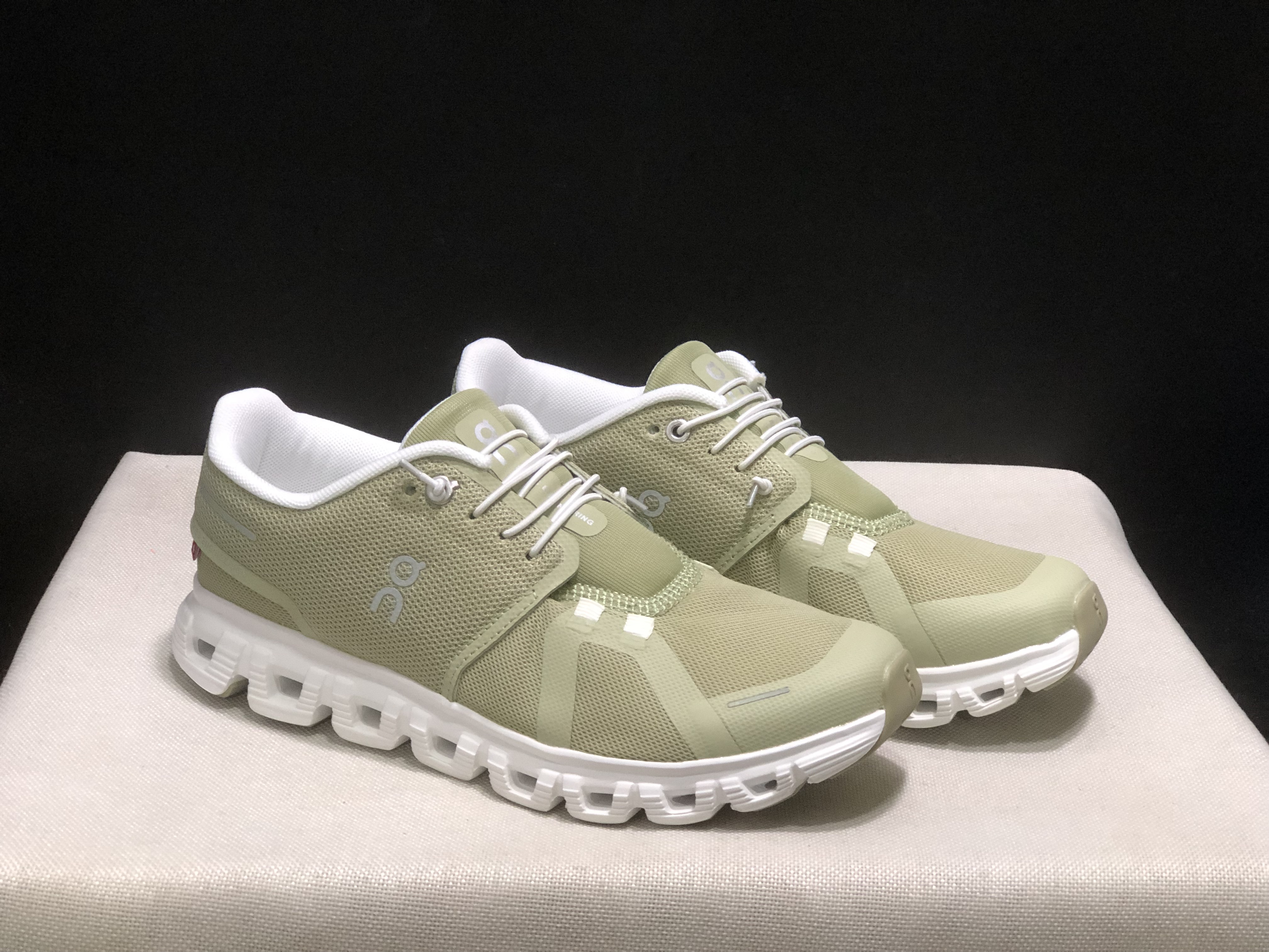 On Running Cloud 6 Casual Life Shoes Caper | Ice