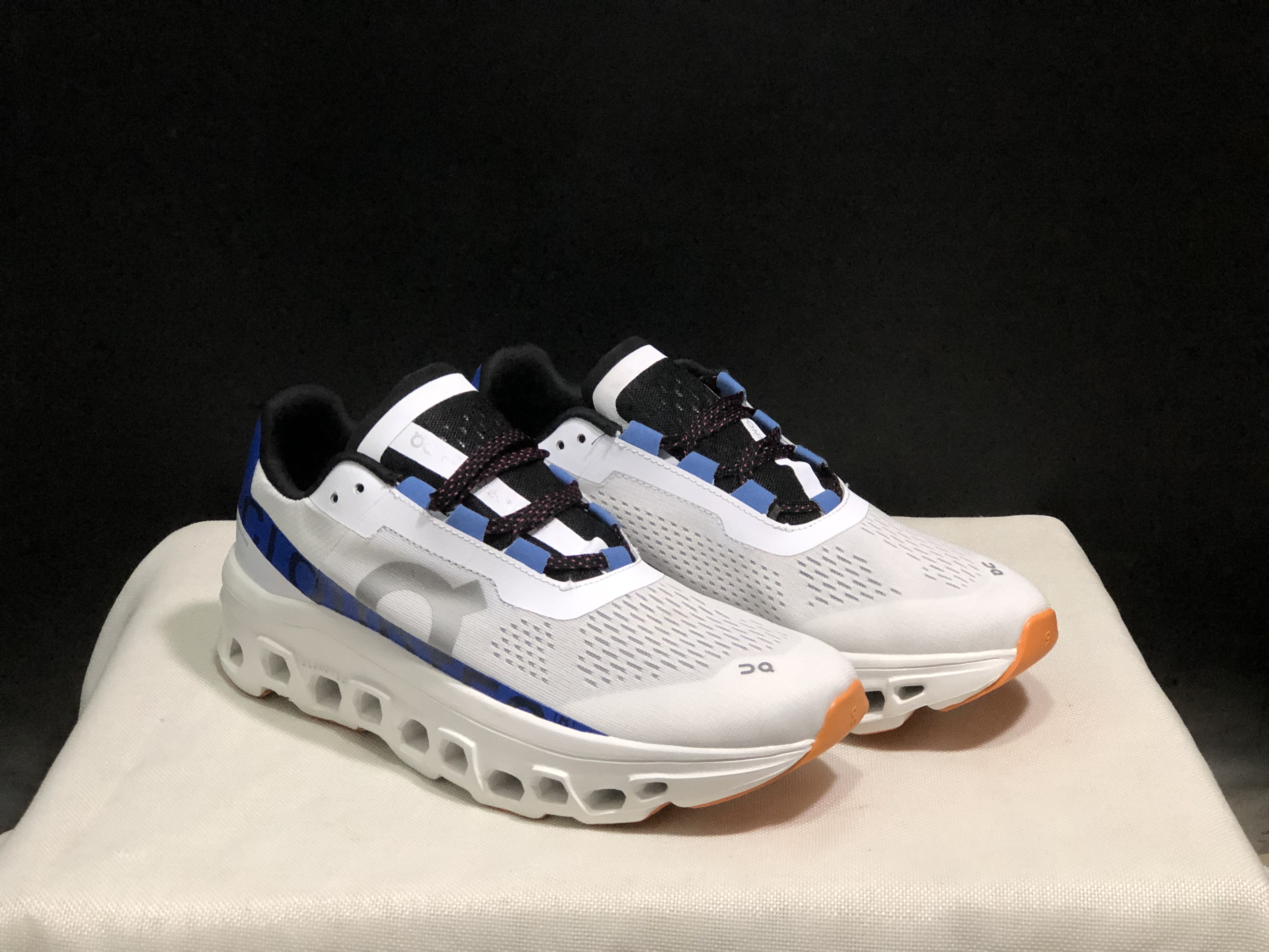 On Running Cloudmonster Anti-Slip Running Shoes Grayish-White/Royal