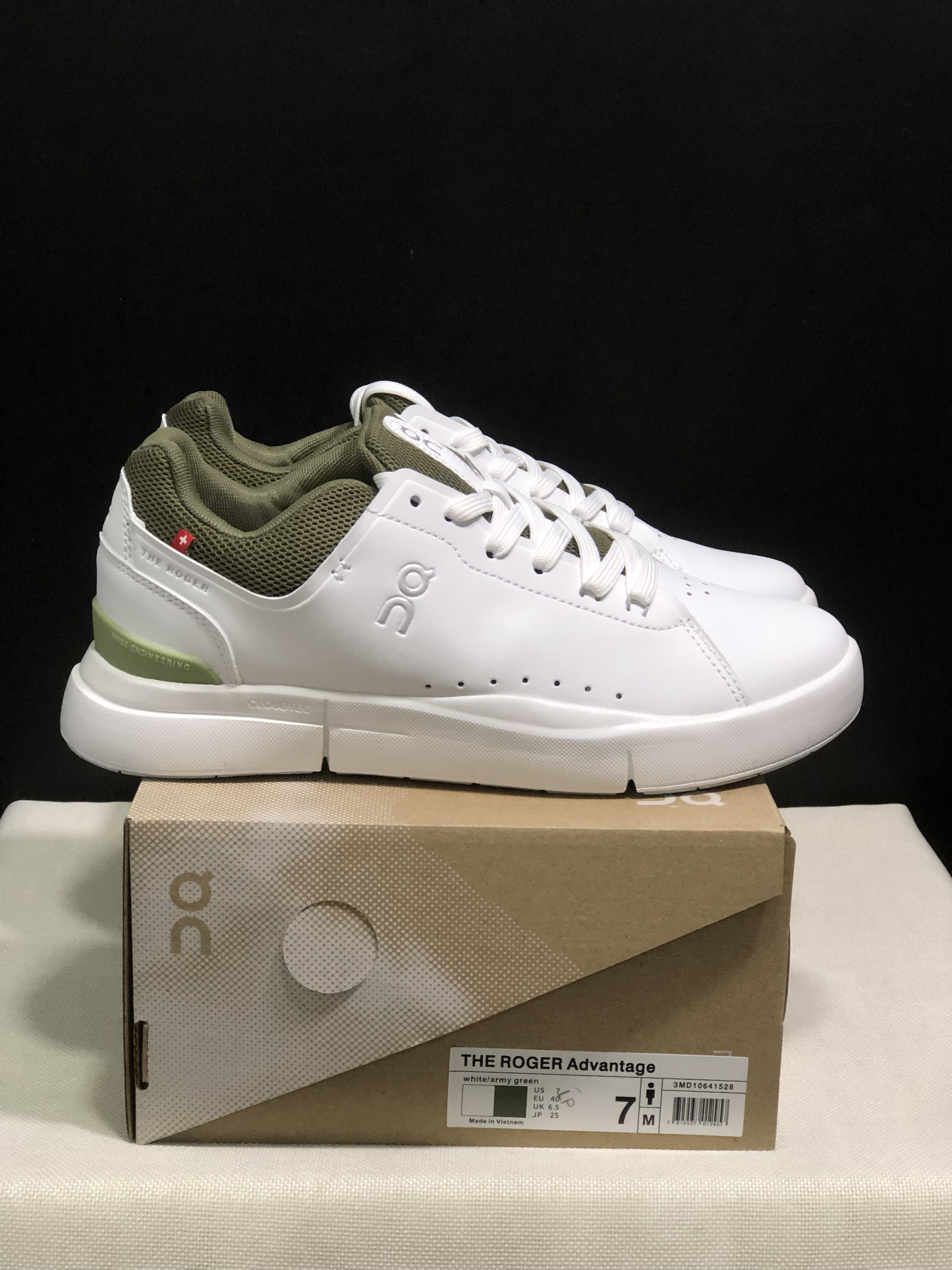 On Running The Roger Spin Breathable Mesh Sneakers White/Army Green