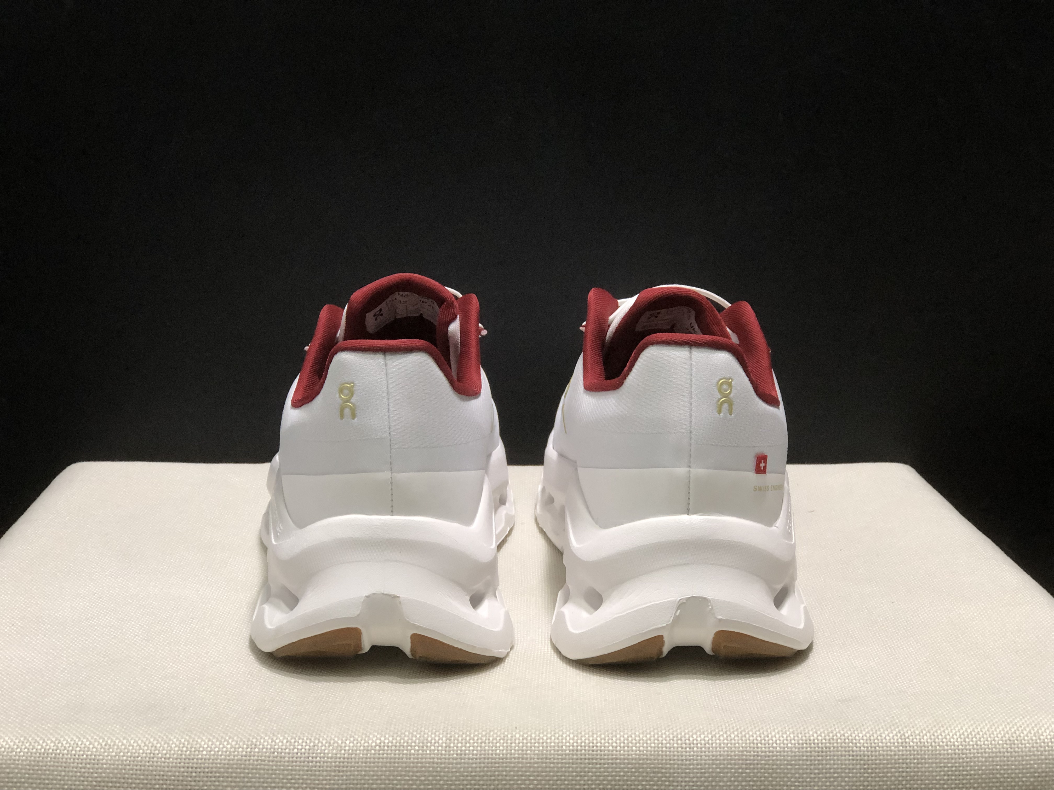 On Running Cloudtilt Shock Absorption Casual Running Shoes Pearl/Ivory/Red