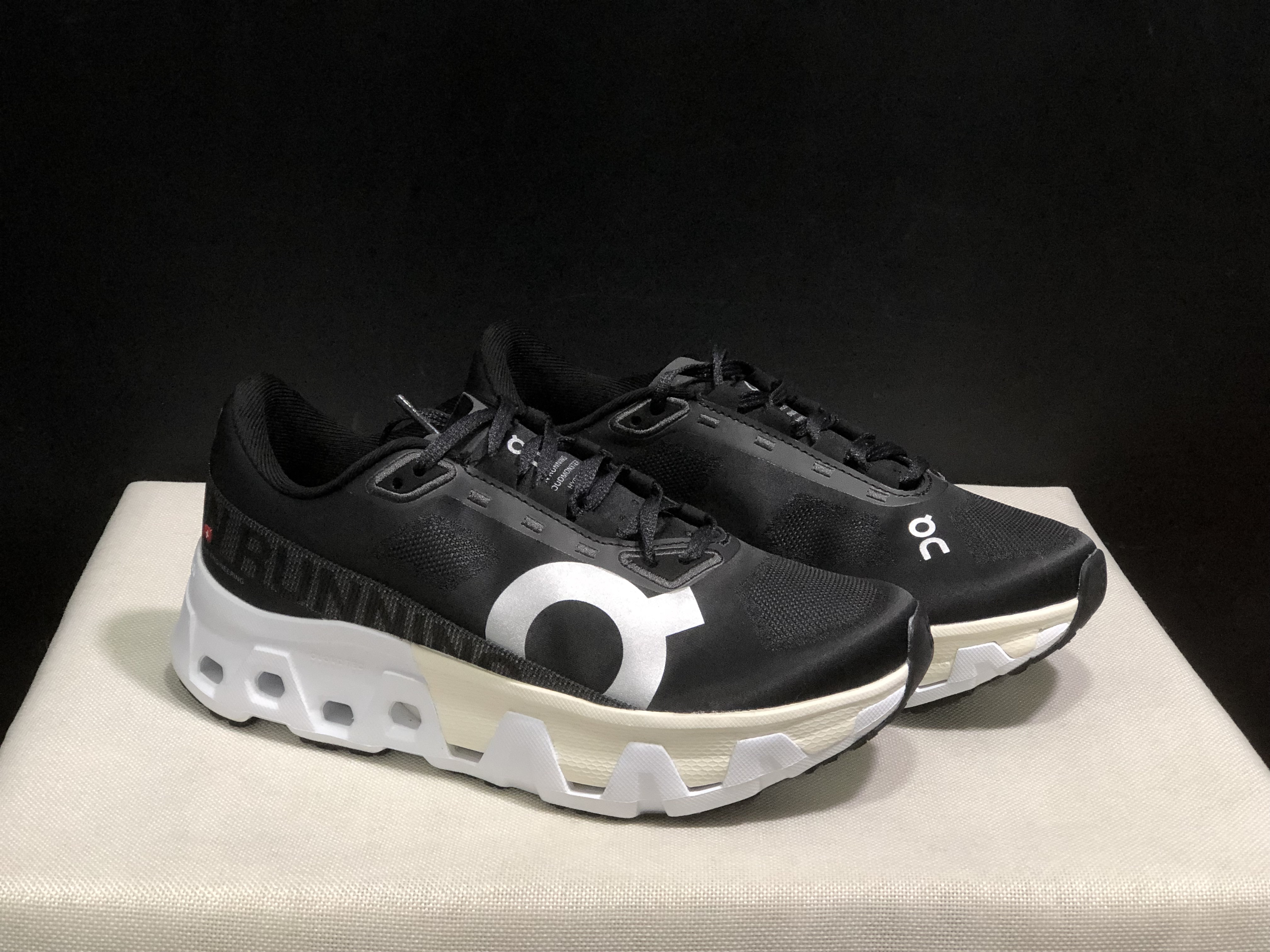 On Running Cloudmonster Hyper Running Shoes Black/White