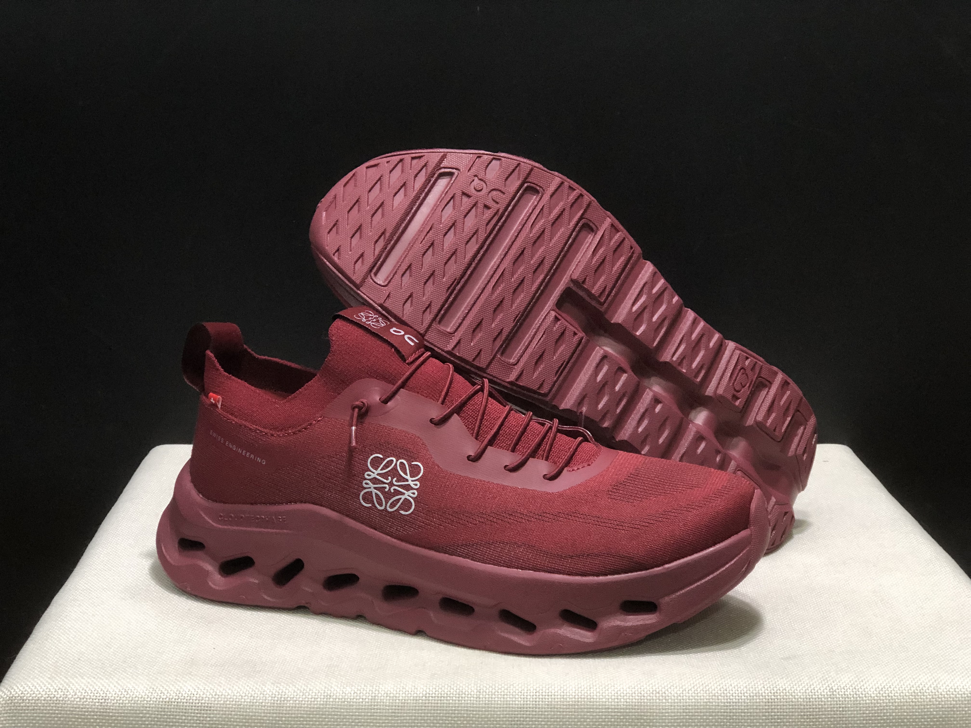 LOEWE x On Running Cloudtilt Running Shoes Co-Signed Edition Red